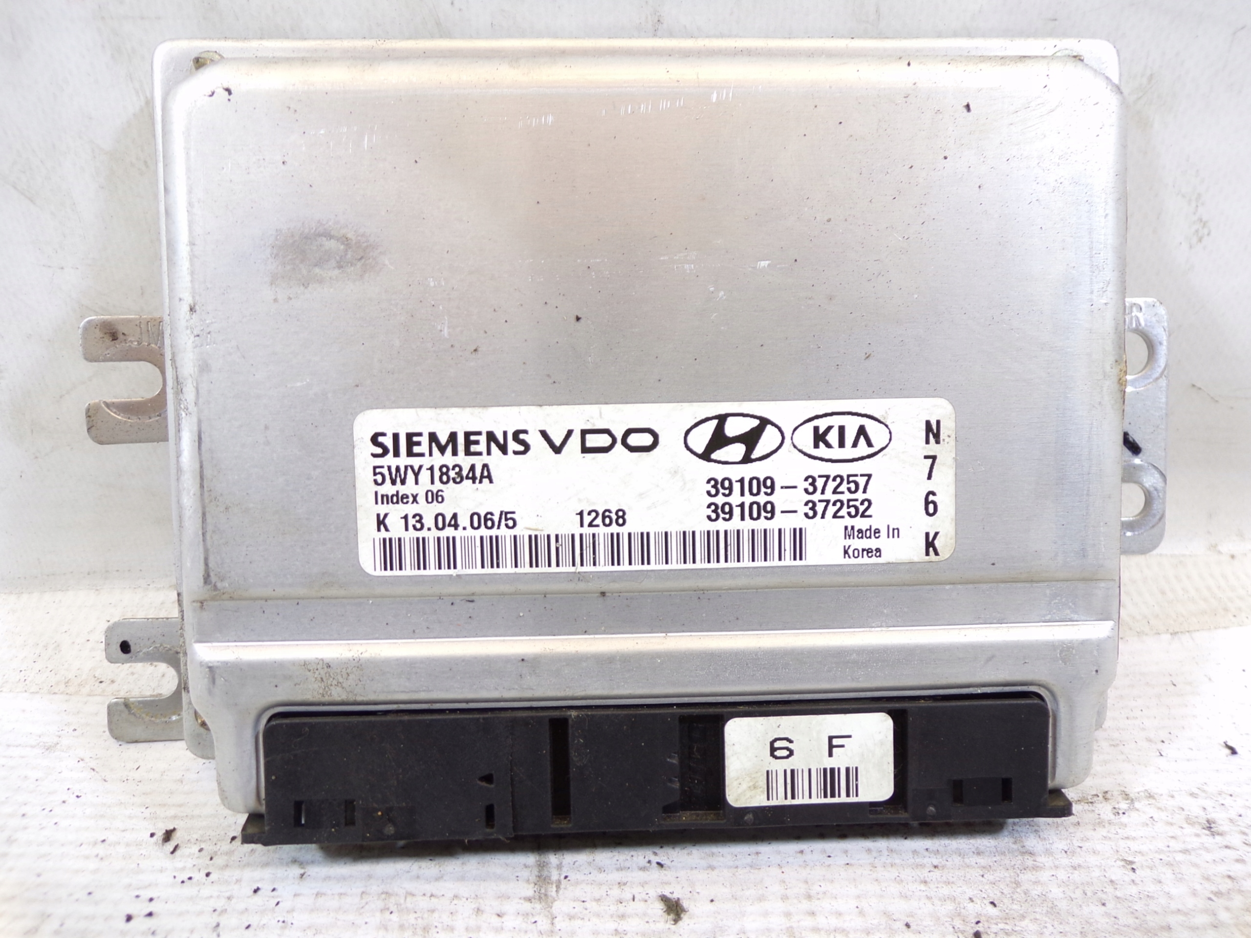 computer control unit of the engine KIA SPORTAGE 2.7 5WY1834A