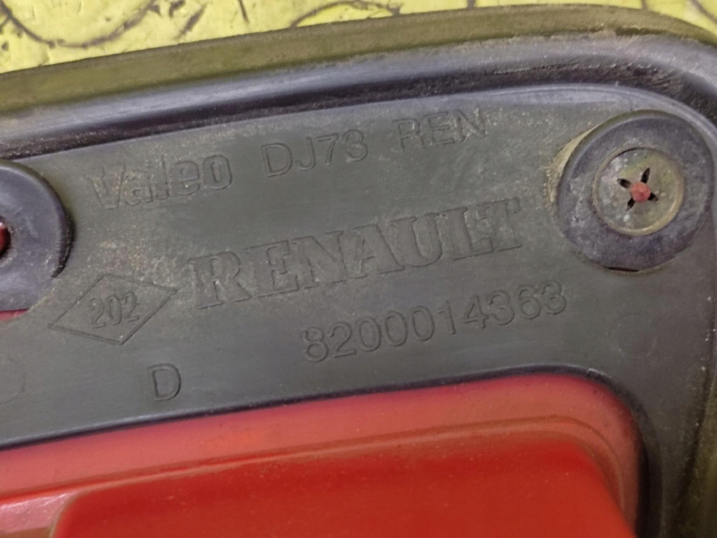 RENAULT VEL SATIS light right rear part to the bonnet 8200014363