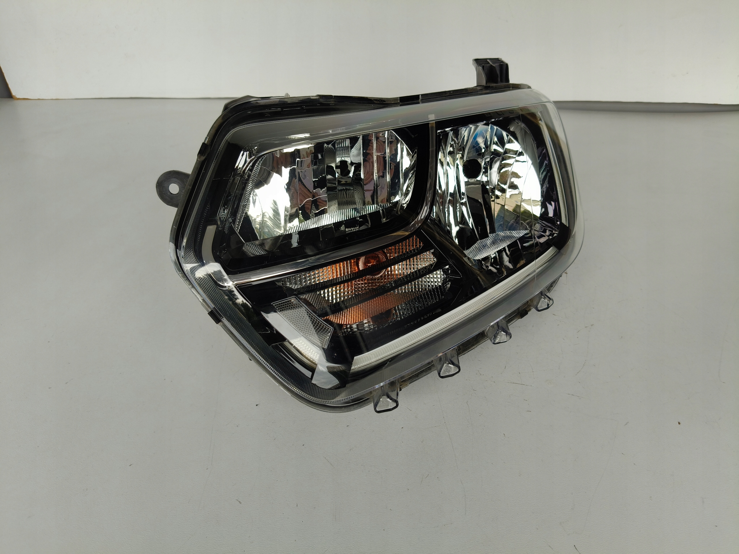 light left REFLEKTOR DACIA DUSTER II 17- LED