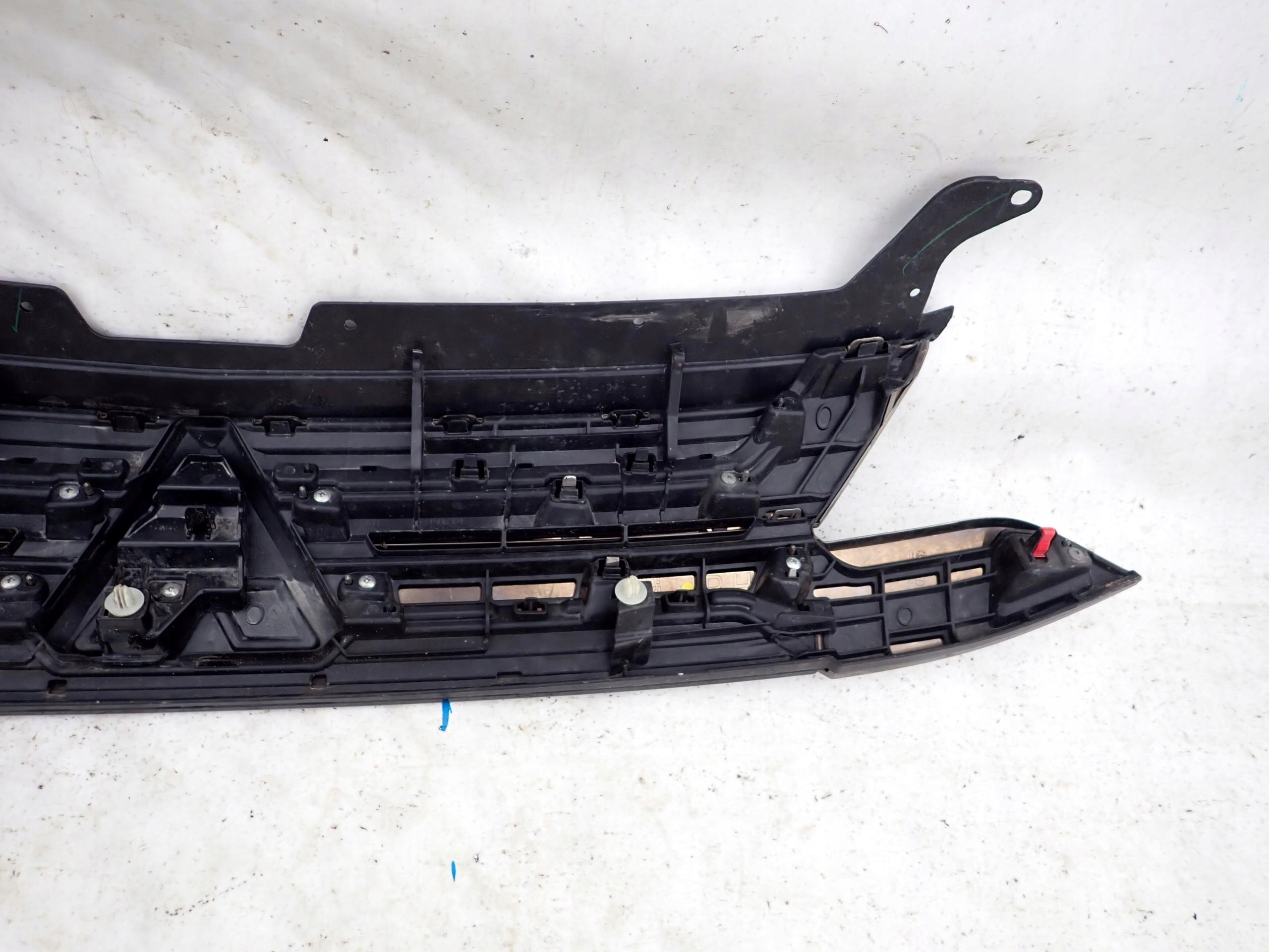 MITSUBISHI OUTLANDER III LIFT 18- Grill Grill
