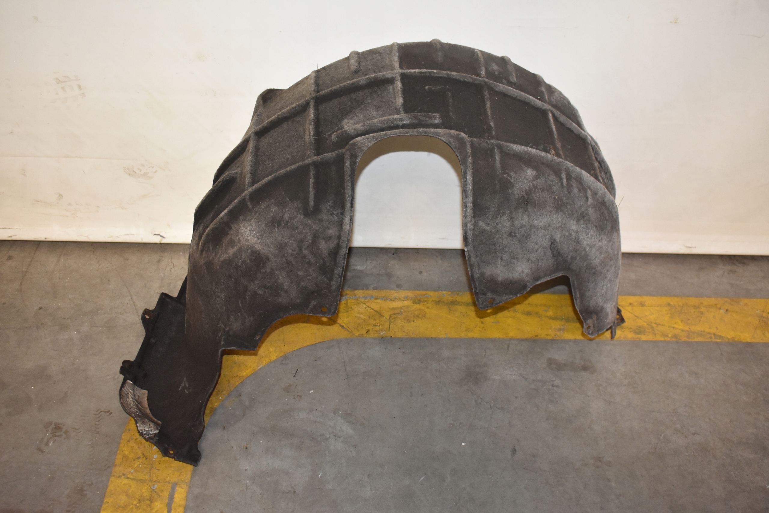 IDEALNE mudguard rear part rear. left VW TOUAREG III 1