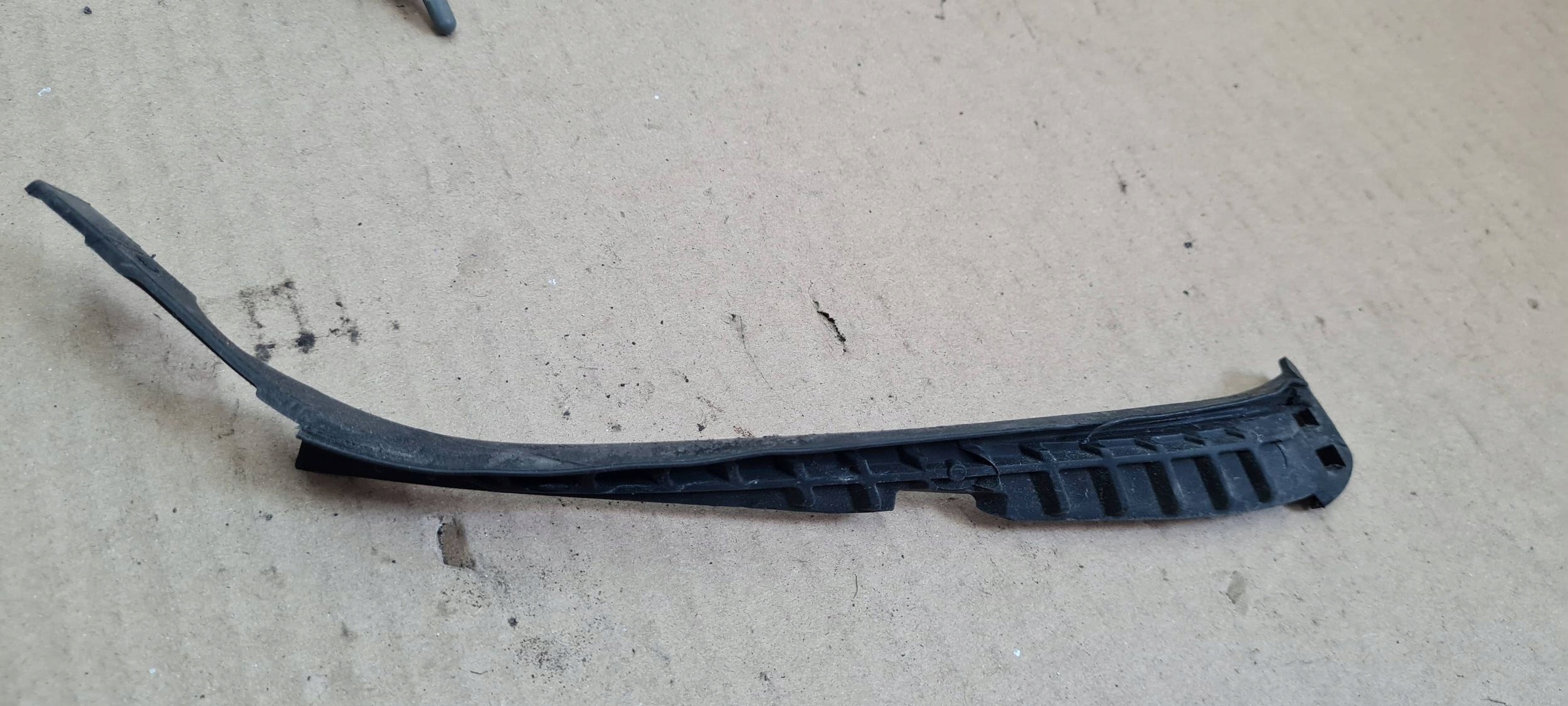 A4 B9 8W gasket rubber lights REFLEKTORA left left front 8W0941191