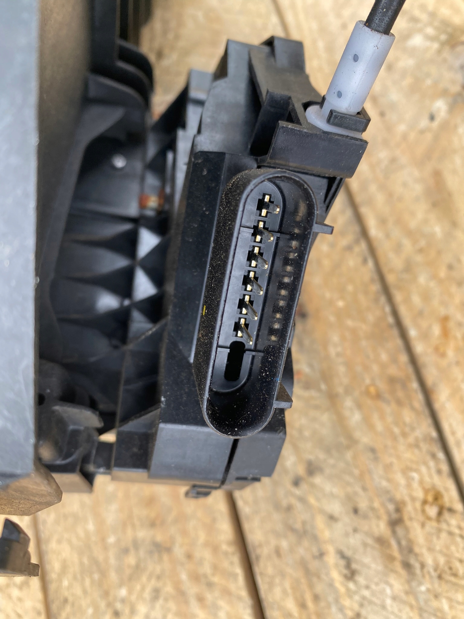 lock door right front EUROPA VOLVO S60 II 31301740