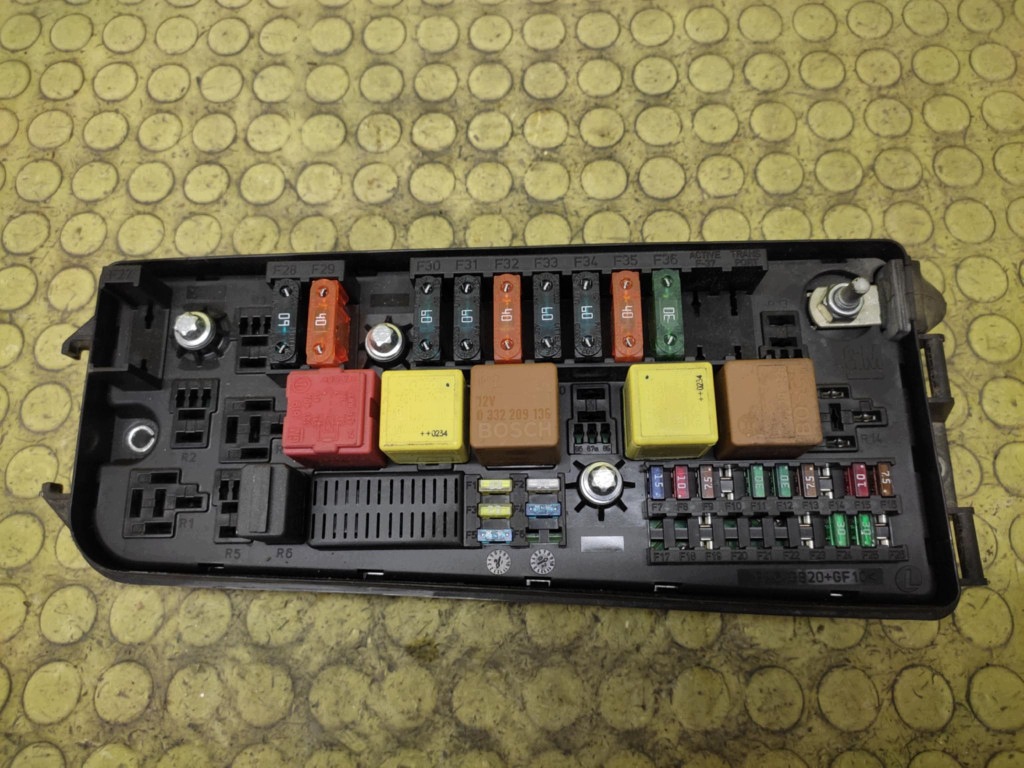 OPEL VECTRA C fuse box 13112918AK