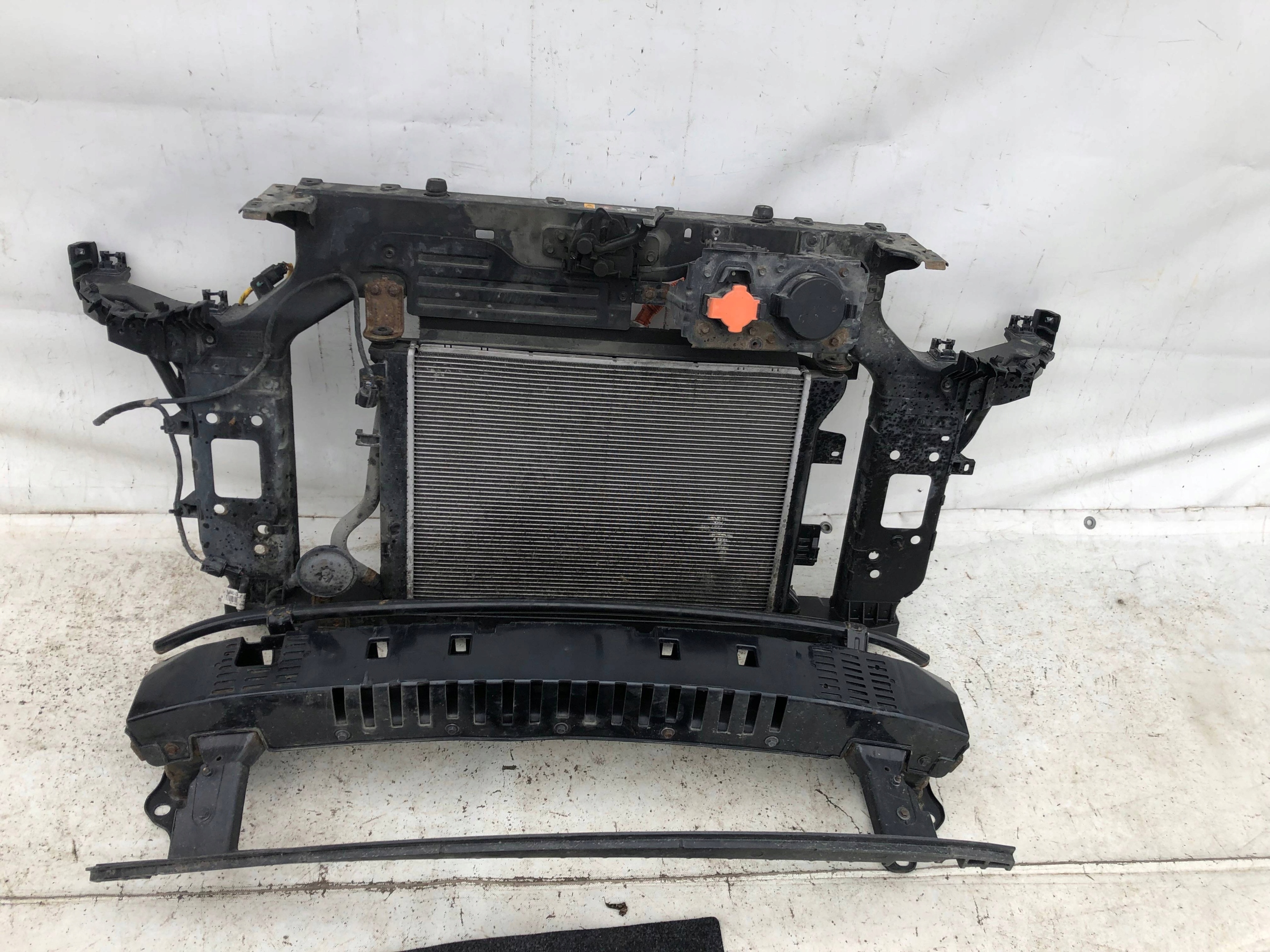 KIA SOUL EV ELEKTRYK PAS WZMOCNIENIE CHŁODNICE