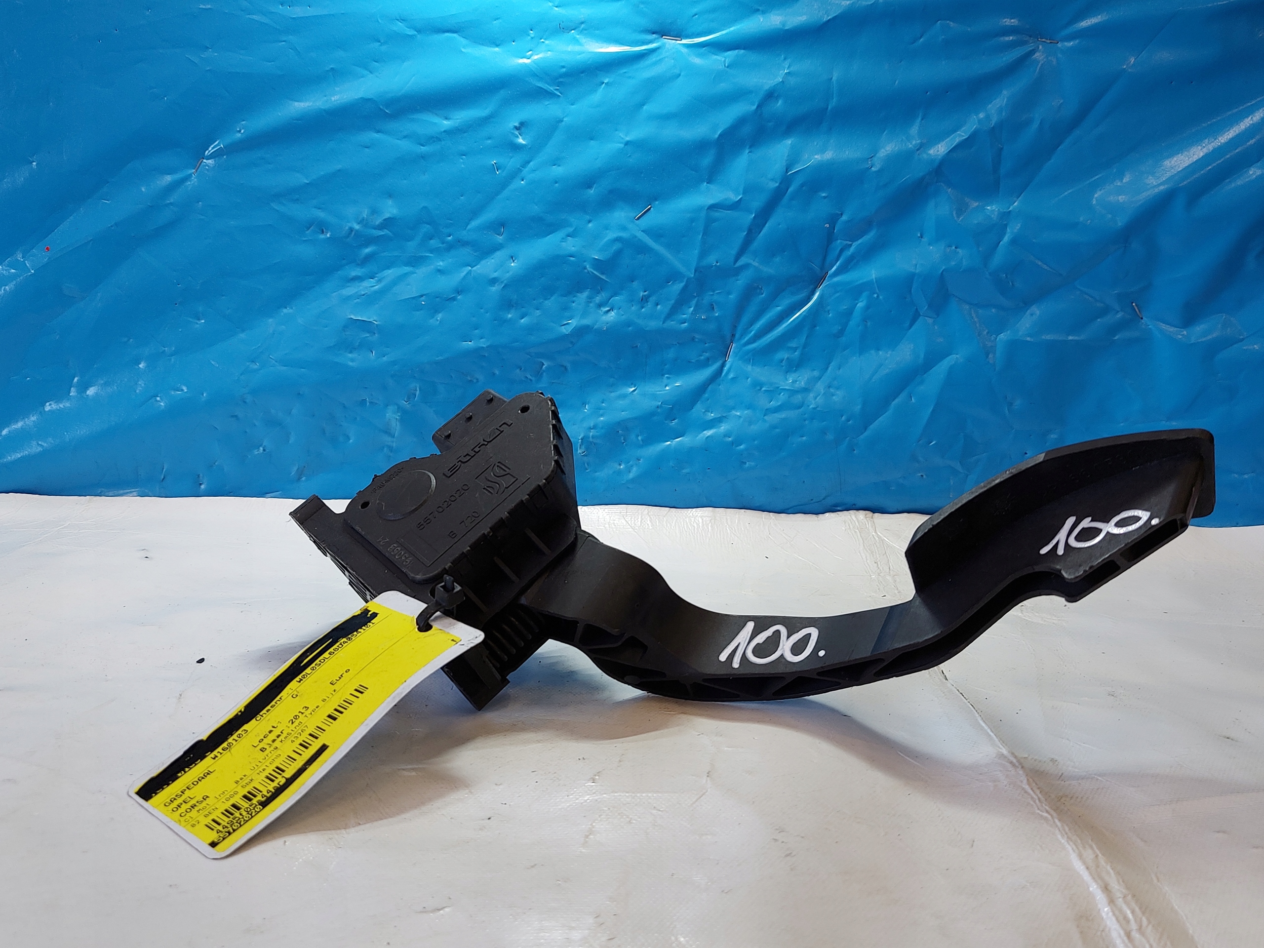 accelerator pedal CORSA D 1.0 B 55702020