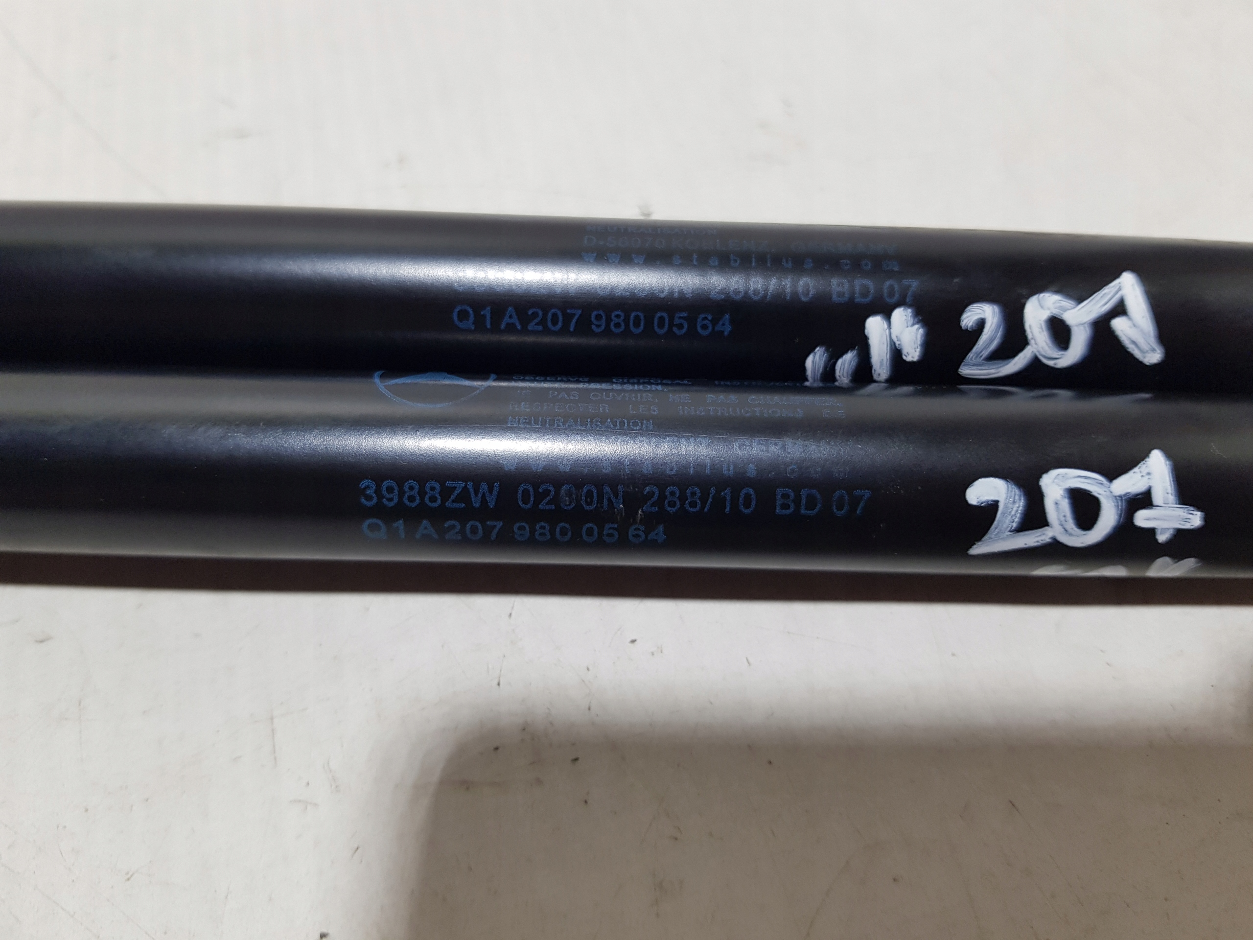 MERCEDES W207 SILOWNIKI bonnets KOMPLET 2079800564