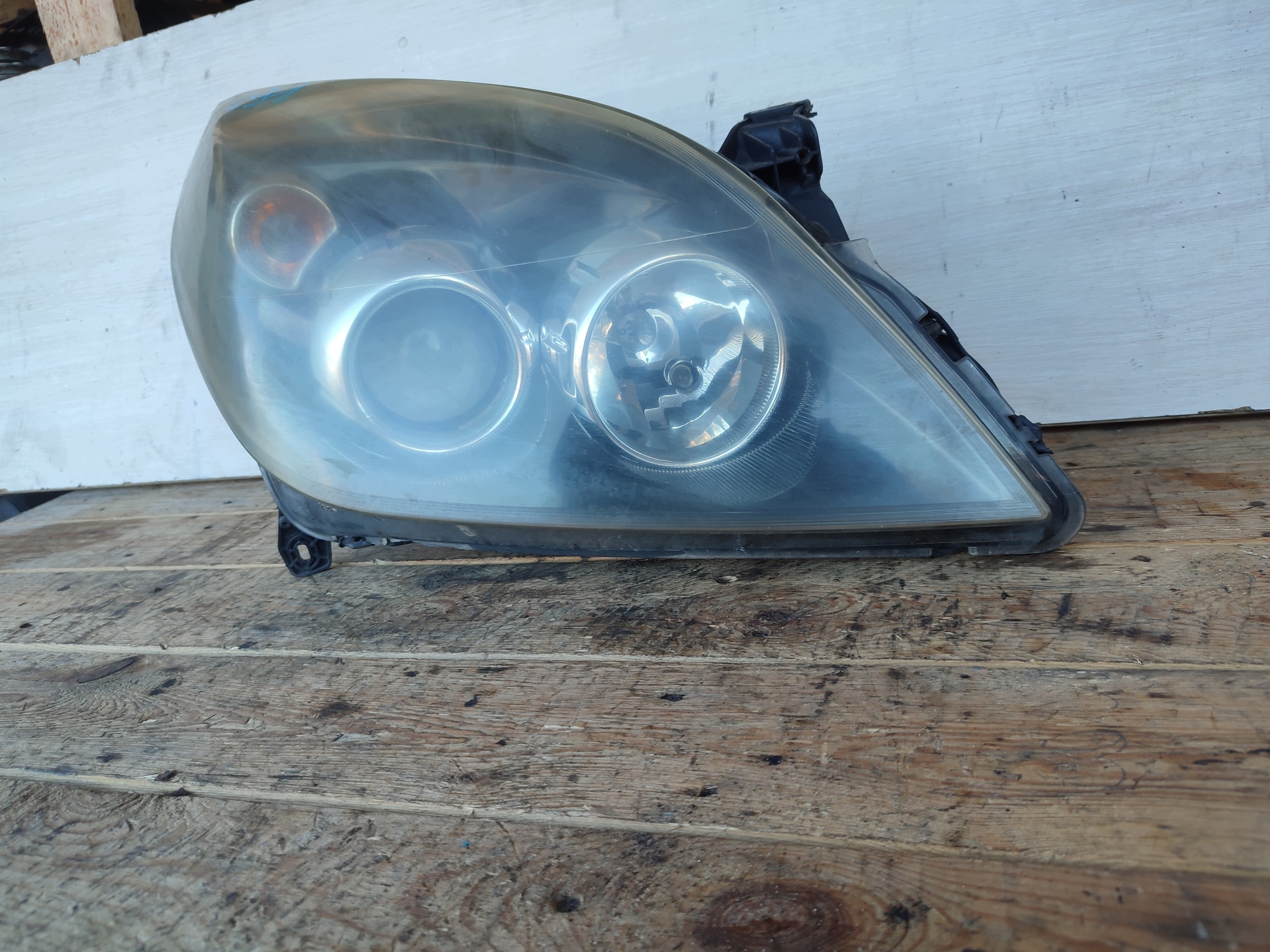 REFLEKTOR right OE 13170920 OPEL VECTRA C 05-09R