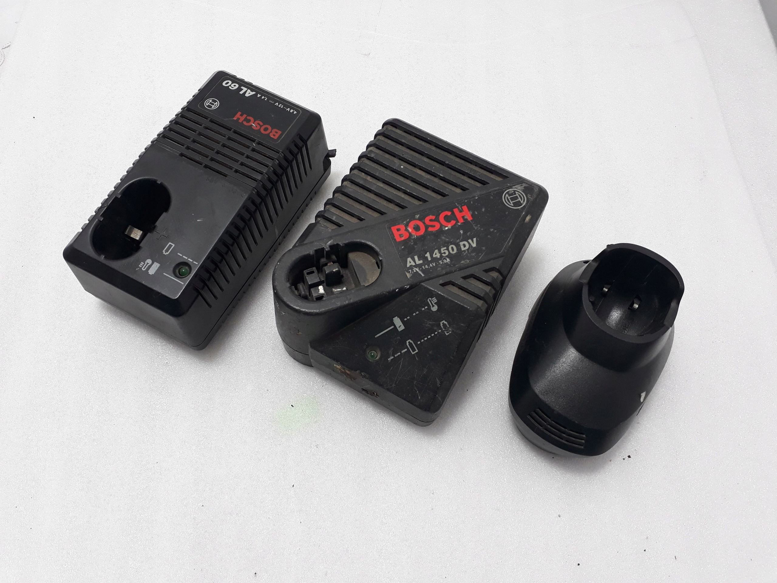 Zestaw 3x ładowarki BOSCH różne D5464