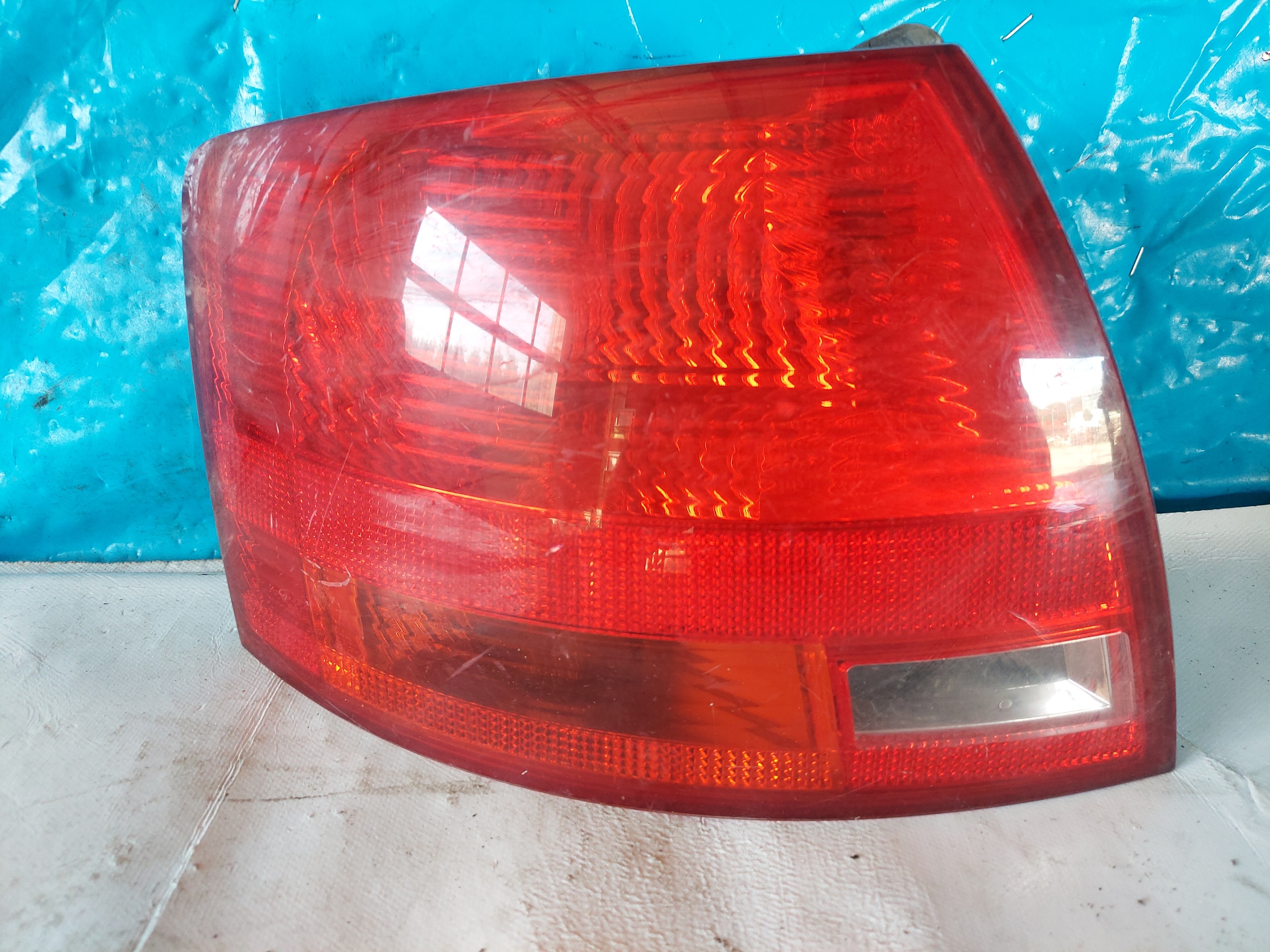light AUDI A4 B7 KOMBI 8E9945095E left rear part