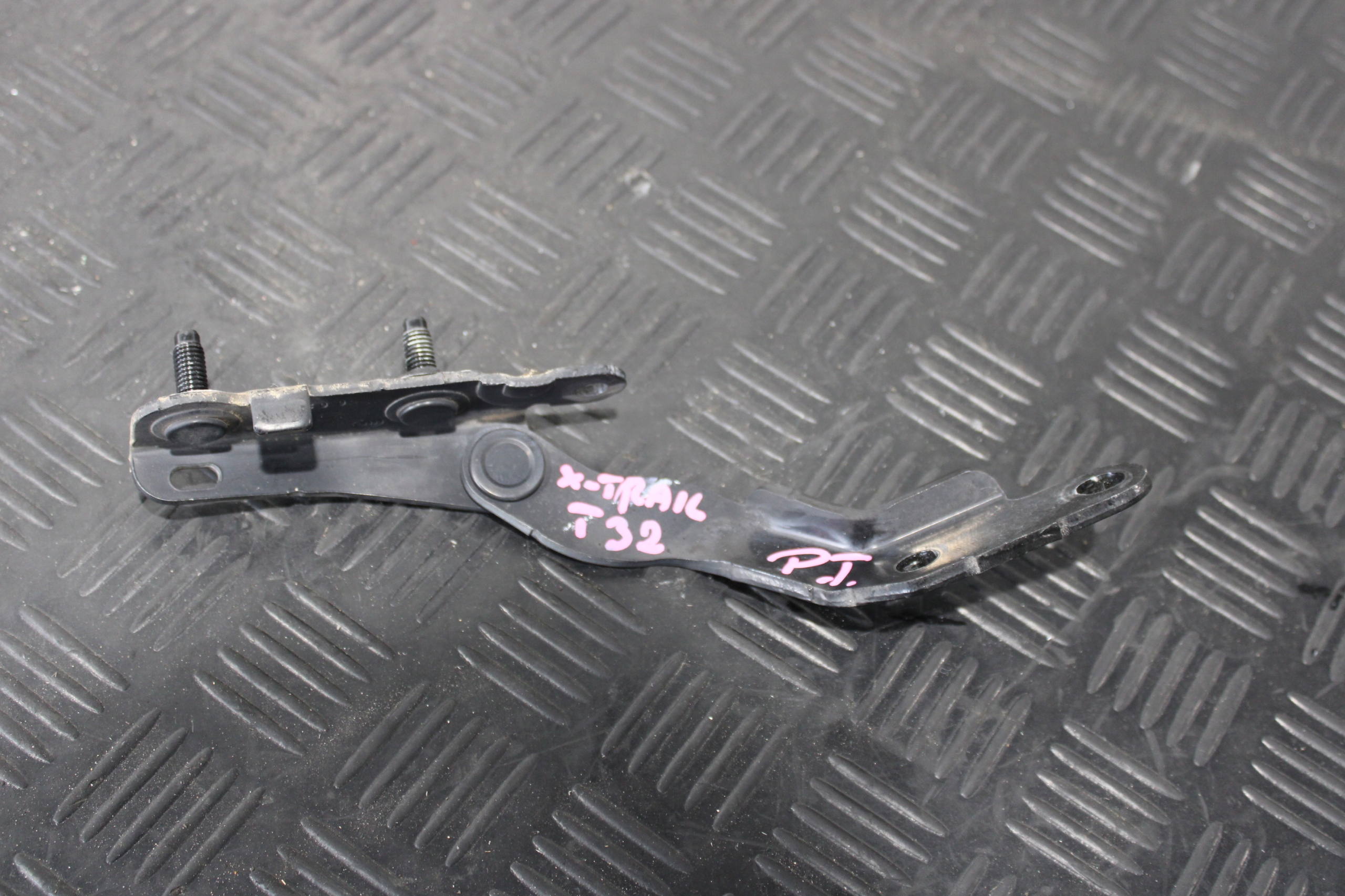 hinge bonnet right rear part NISSAN X-TRAIL T32