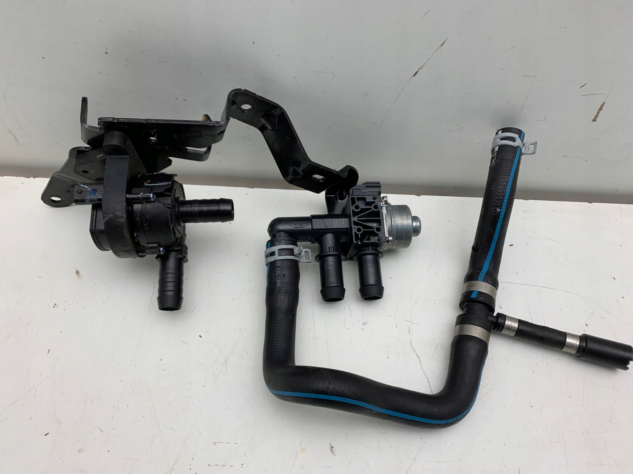 LX61-8C506-HBG - FORD KUGA MK3 КЛАПАН УПРАВЛЕНИЯ ВОДОЙ 2.5 PHEV HYBRID