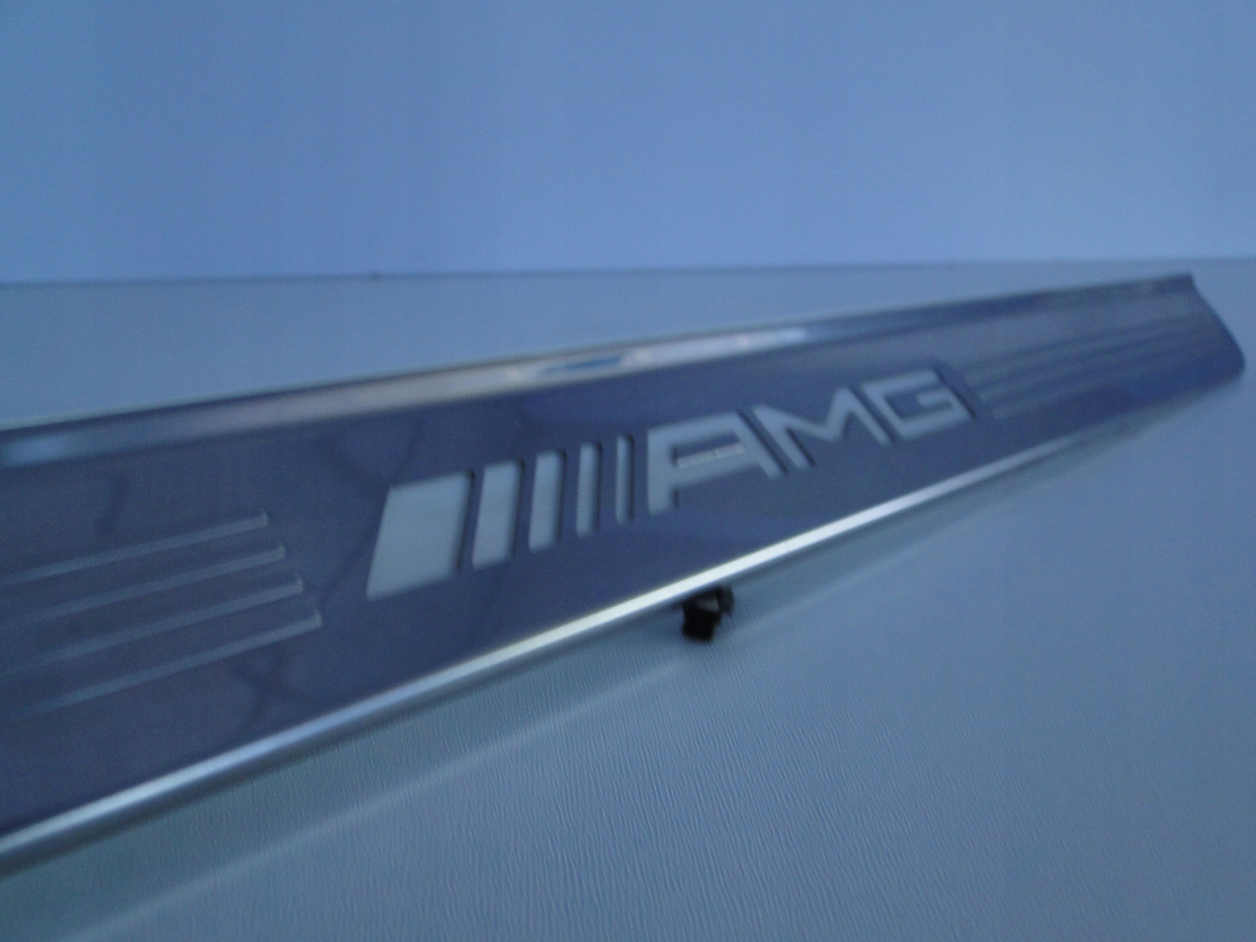 MERCEDES C KLASA 205 E KLASA 238 LISTWA PROGU PODŚWIETLANA A2056802806 Typ samochodu Samochody osobowe