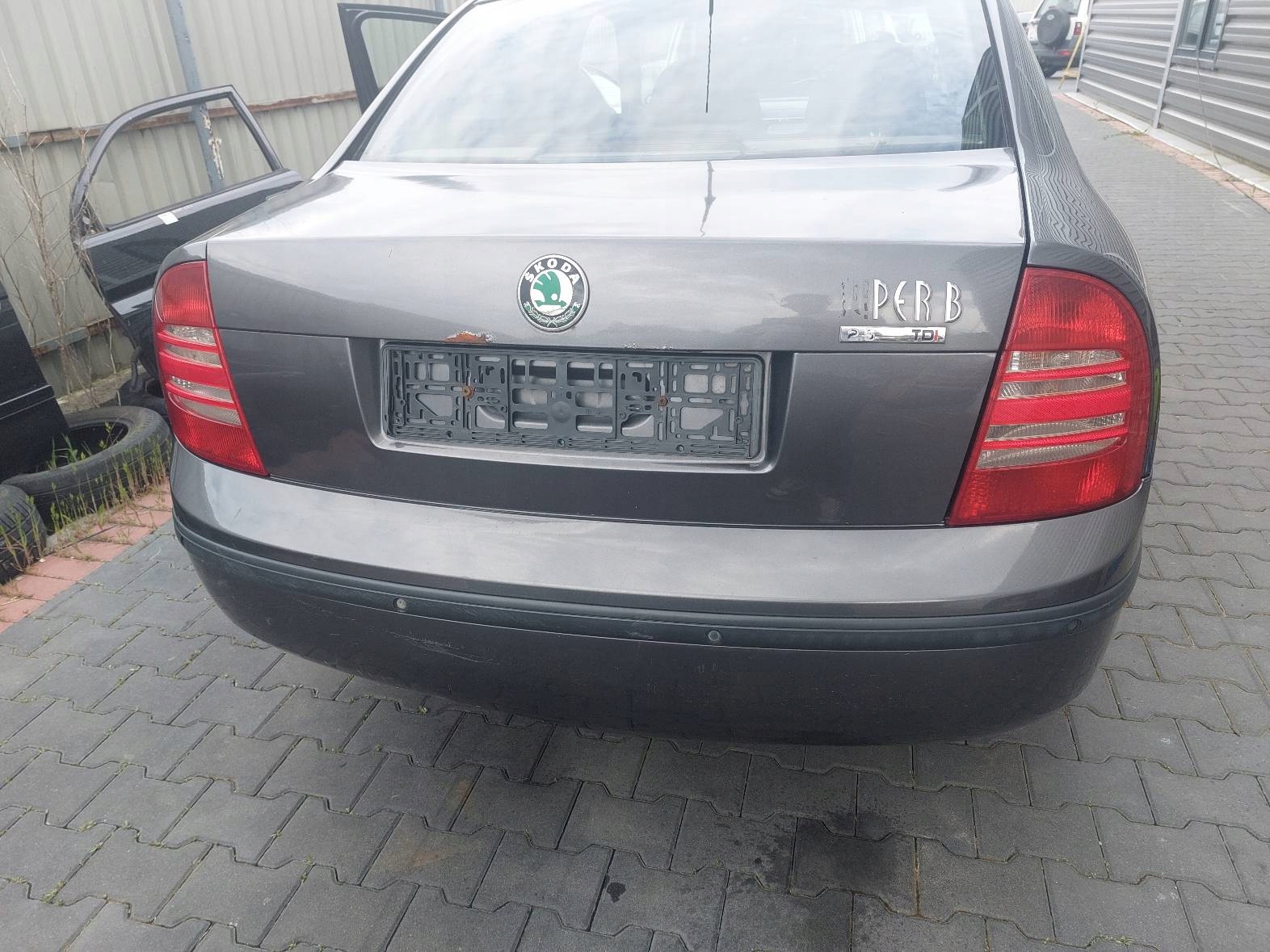 КОМПЛЕКТ ЗАД. КРИШКА БАМПЕР ФАРА ШКОДА SUPERB I 9152