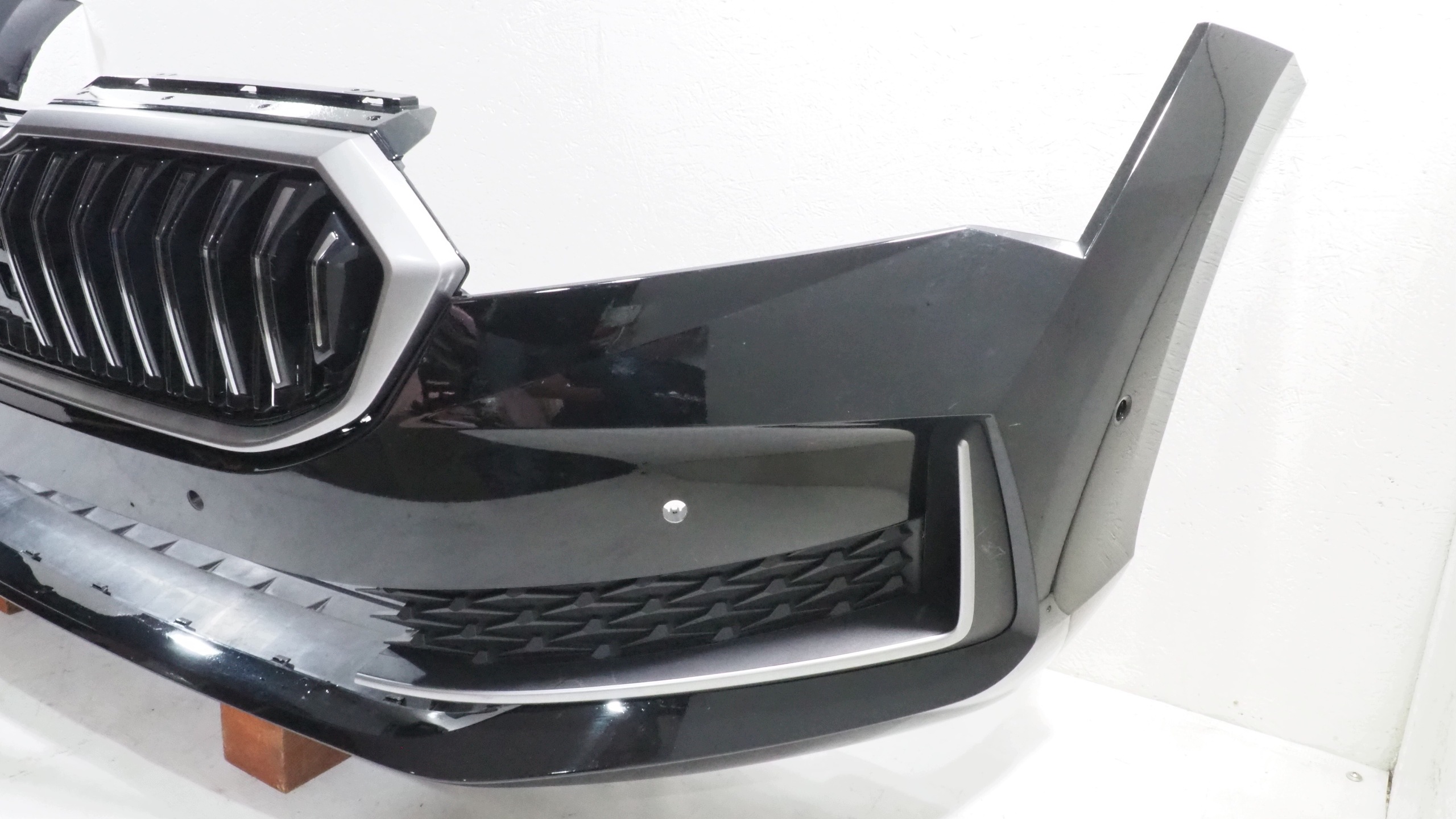 Skoda Superb IV bumper front front 3P0807221