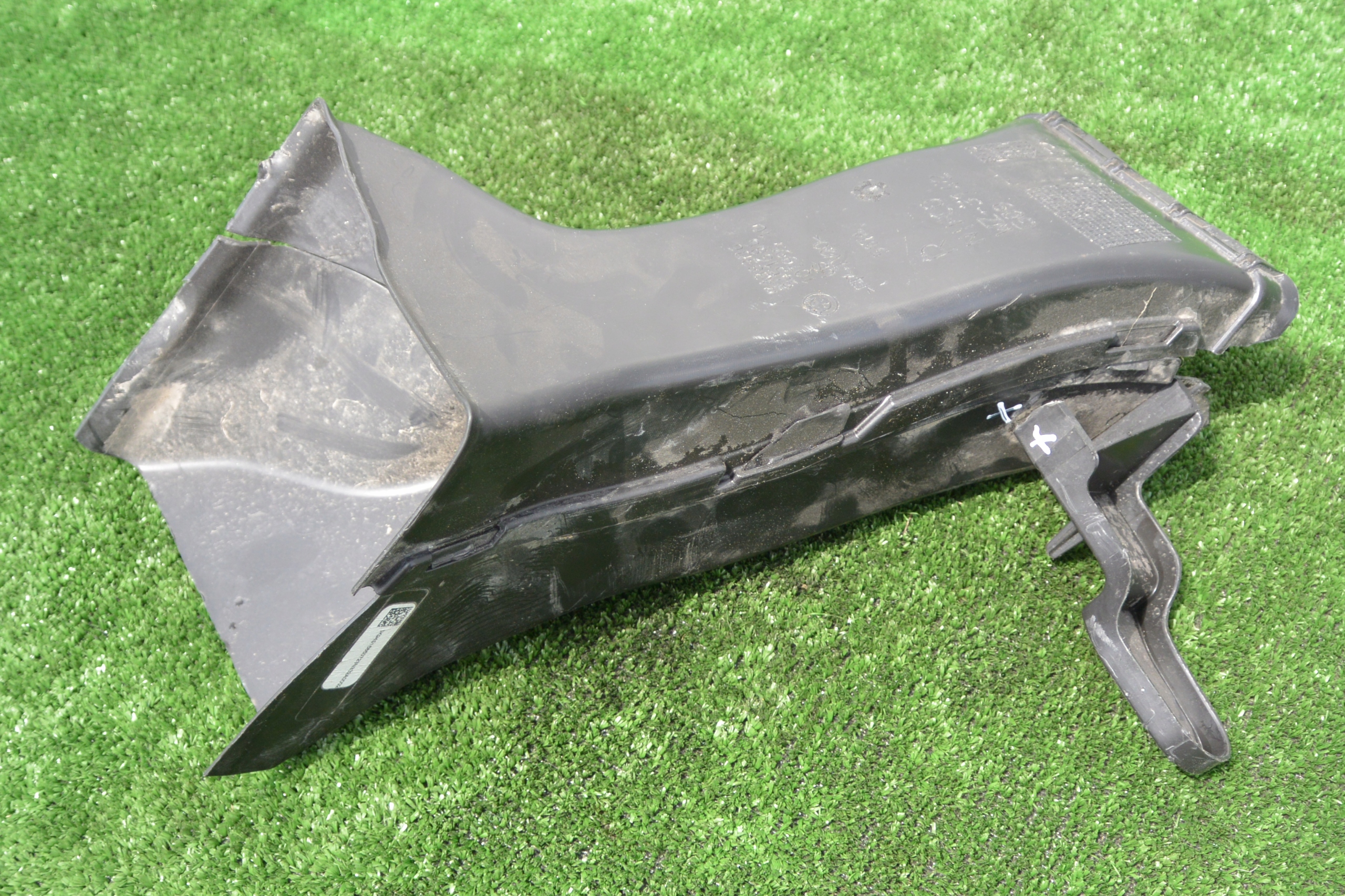 BMW G09 XM drain intake air right original