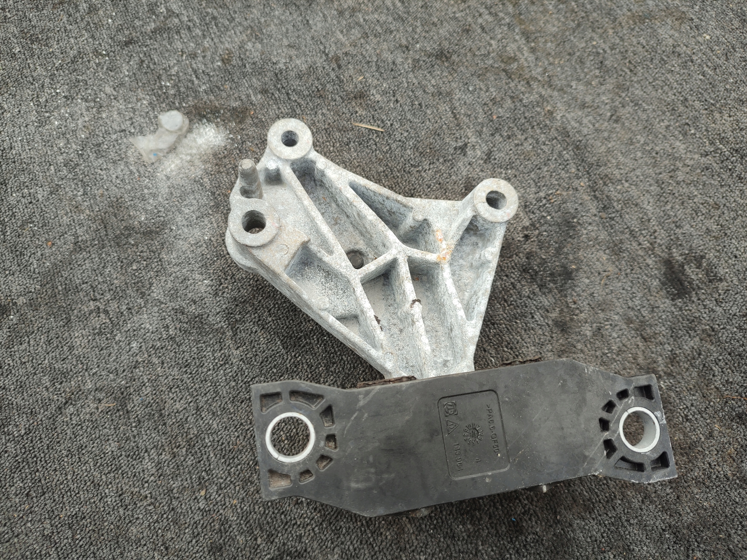 supporto Supporti motore usato captur 0.9 tce 13752043r