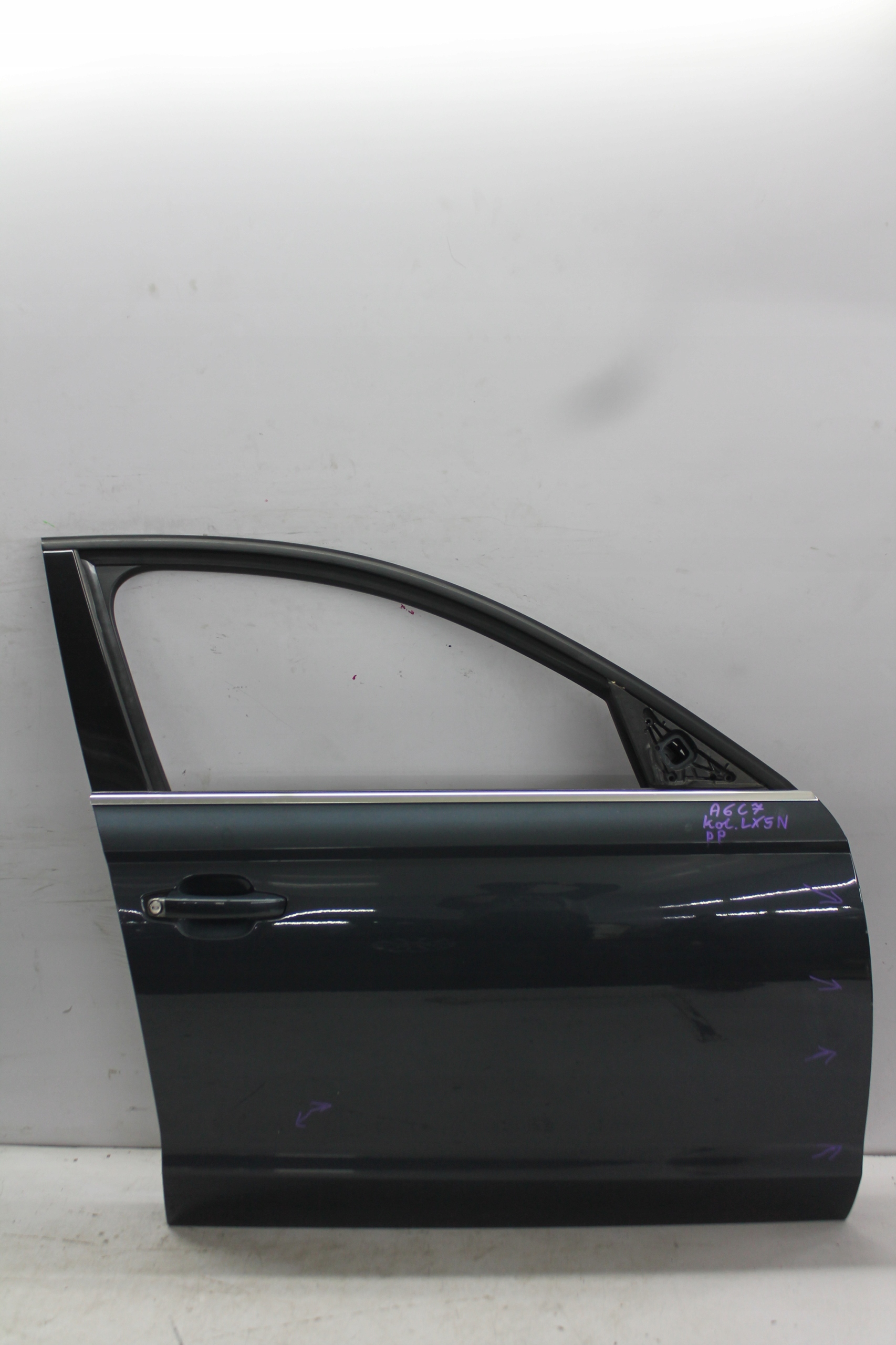 dveře pravý předek AUDI A6 C7 kol. LX5N 11-14