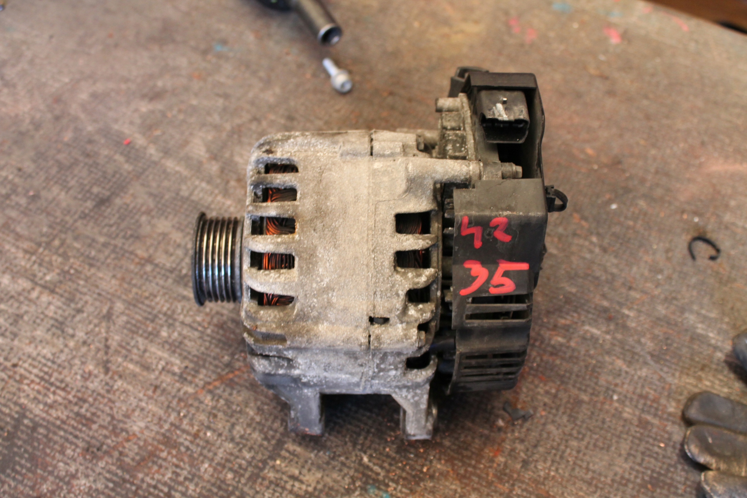 4235. ALTERNATOR PEUGEOT 9815683280