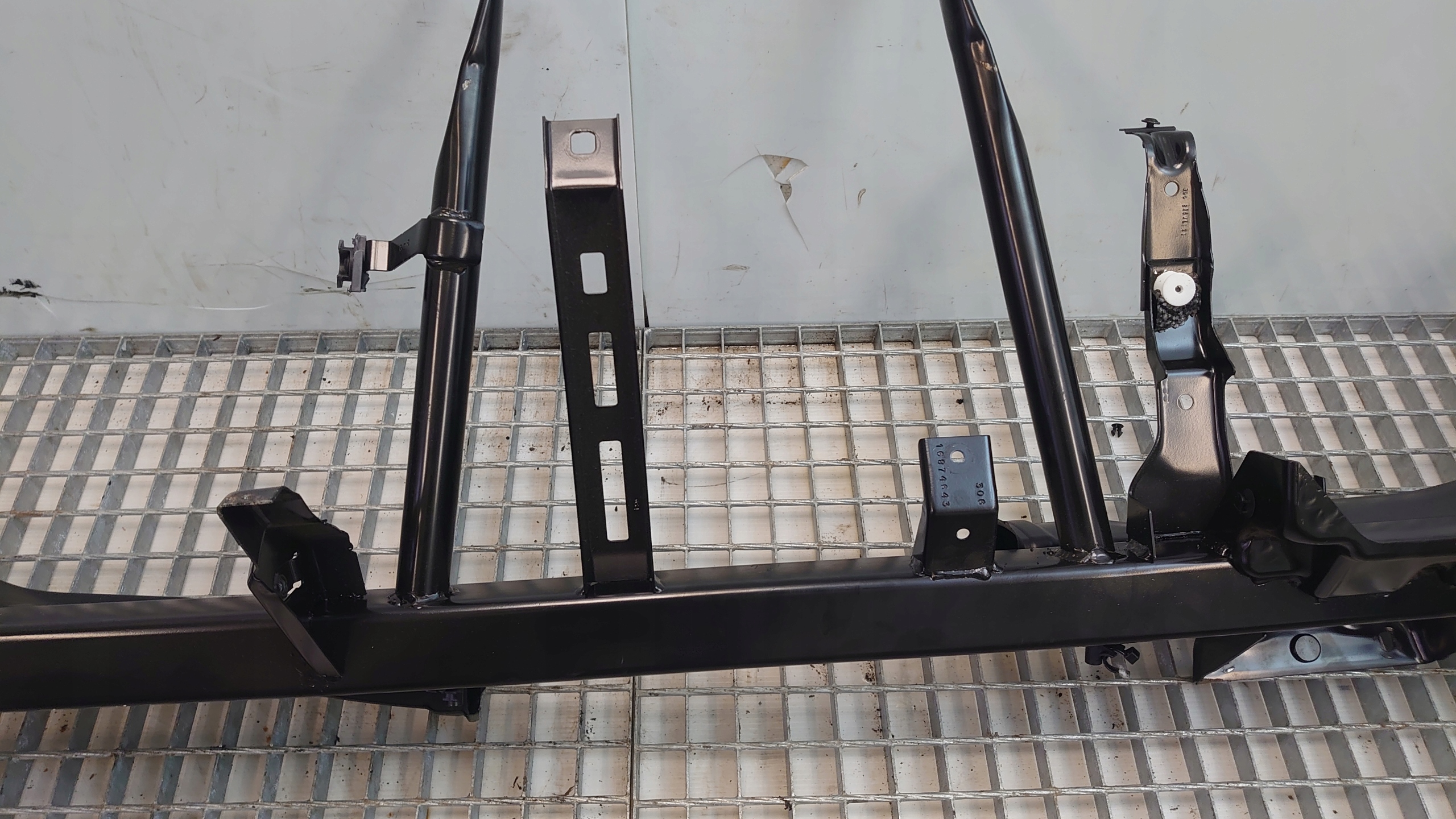 support renfort console MERCEDES GL X164 A1646200086