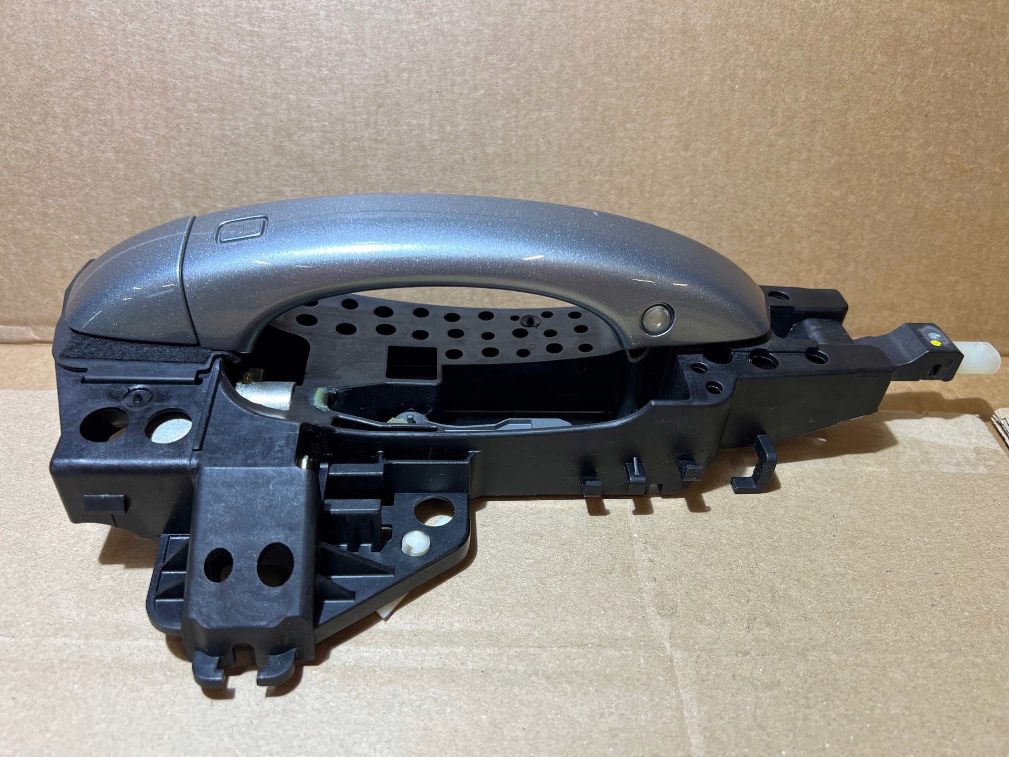 AUDI A8 D4 handle LY7G right rear part PODSWIETLENIE KEYLESS GO