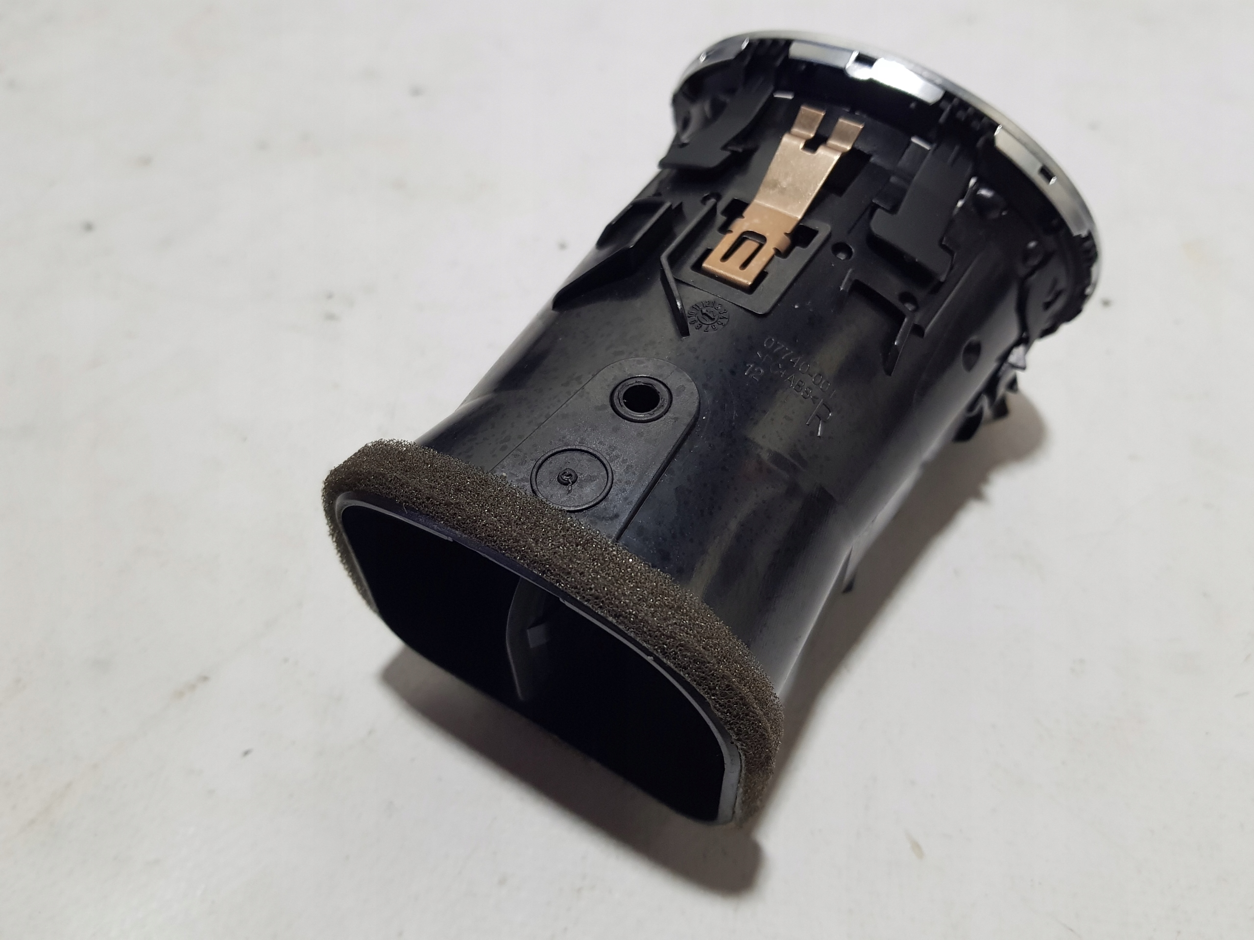 MERCEDES W204 LIFT grid air conditioning devices left right central