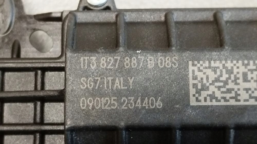 Audi A5 b10 Dociag bonnet boot 1T3827887B