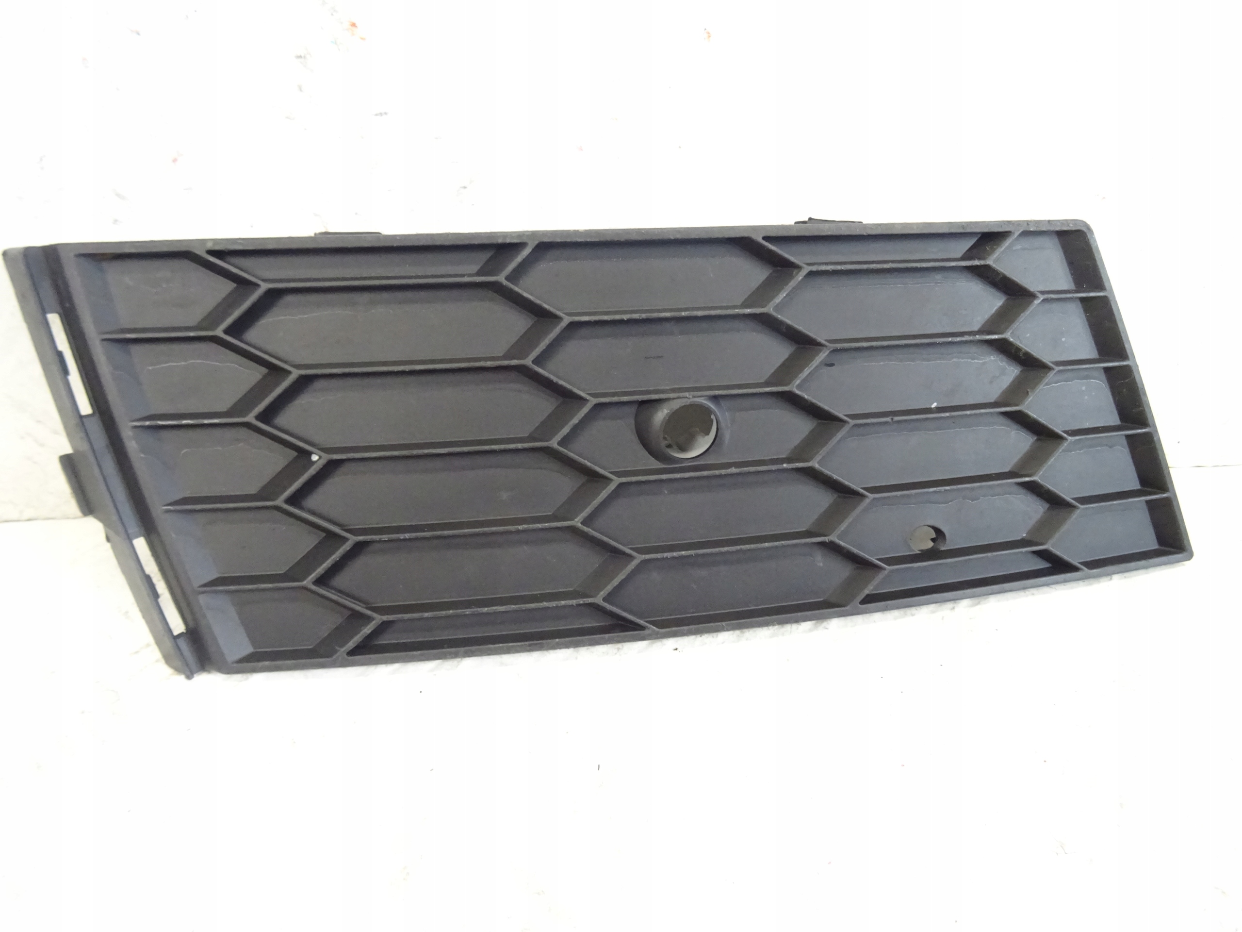 grid of a bumper front front left SKODA OCTAVIA III RS 5E0807681H