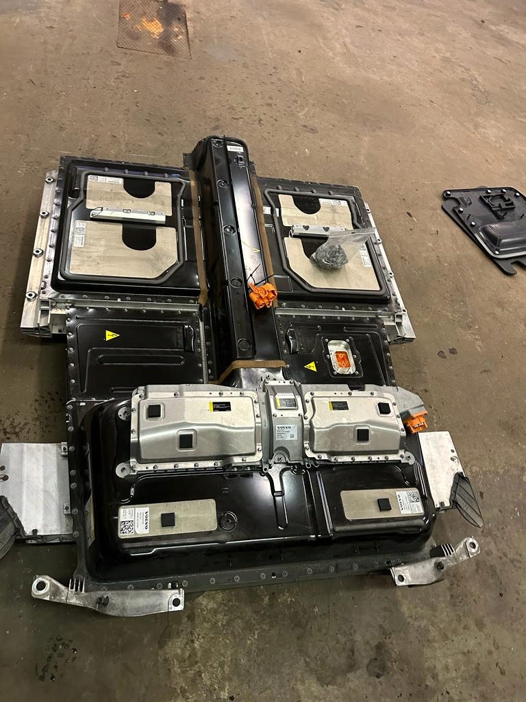 3232401 - VOLVO XC40 RECHARGE тяговая батарея 78KWH