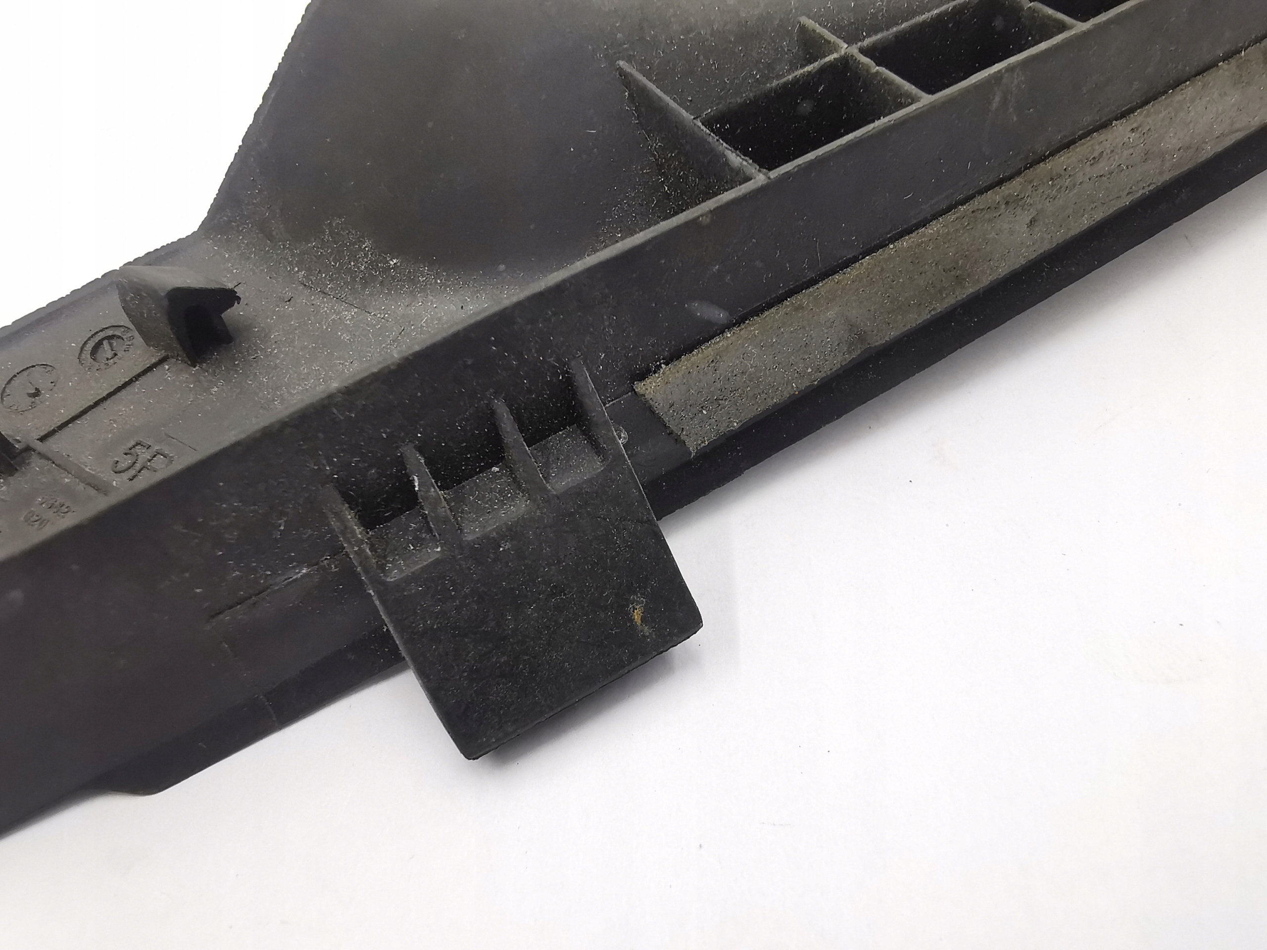 gasket under the window right TOYOTA COROLLA E16 53823-02090