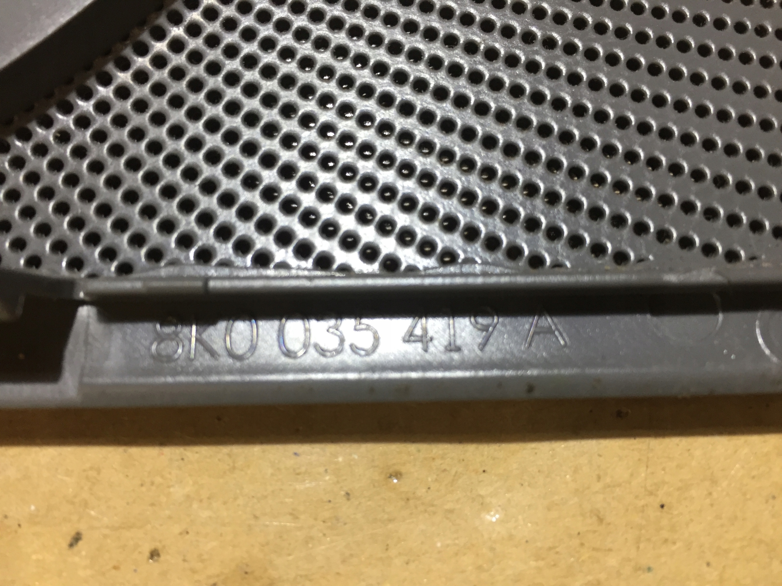 AUDI A4 B8 krycí repráku B&O 8K0035419A