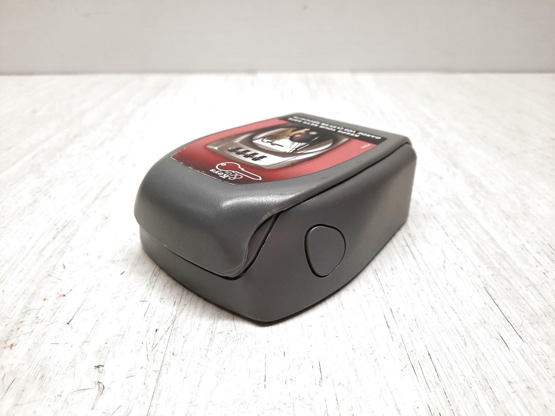 Schowek na klucze sejf szyfrowy Masterlock 5415EURD 13.2 x 10.5 x 4.6 cm Liczba elementów w zestawie 227