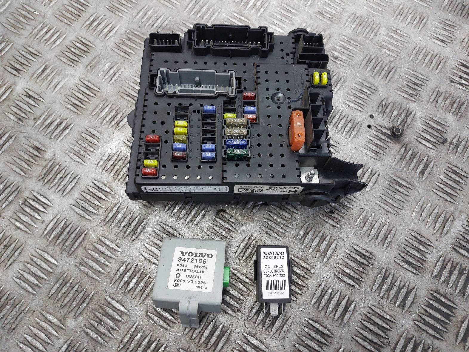 Module fusibles Relais Module VOLVO XC90 et 30728512 9472105