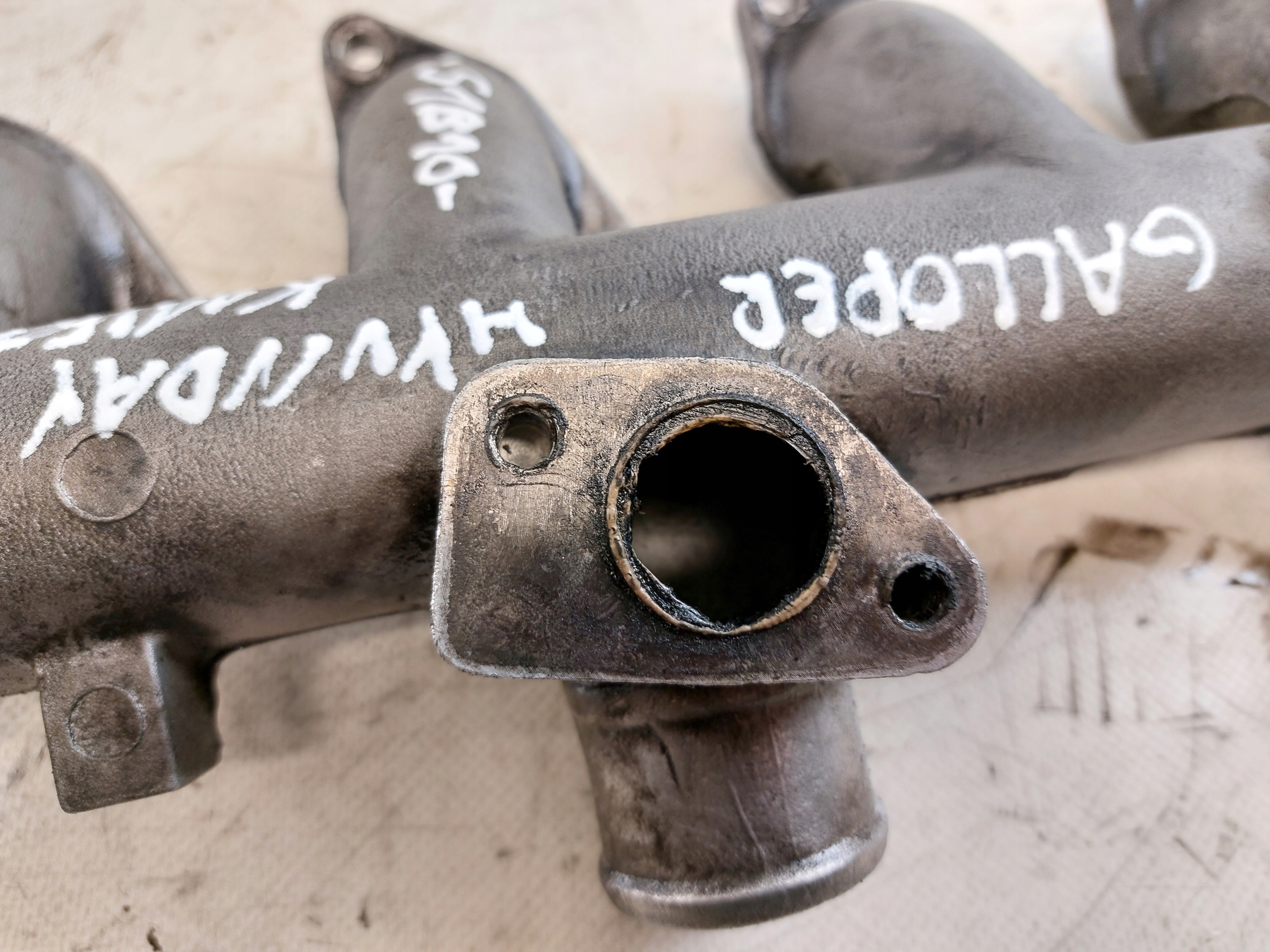 Galloper Hyundai 2.5 TD intake manifold dolotowy