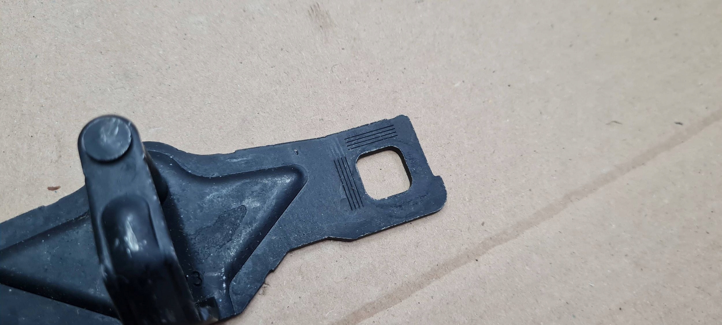 A6 C8 4K RYGIEL bracket bonnet rear part boot 8W5827507 A4 B9 8W A5