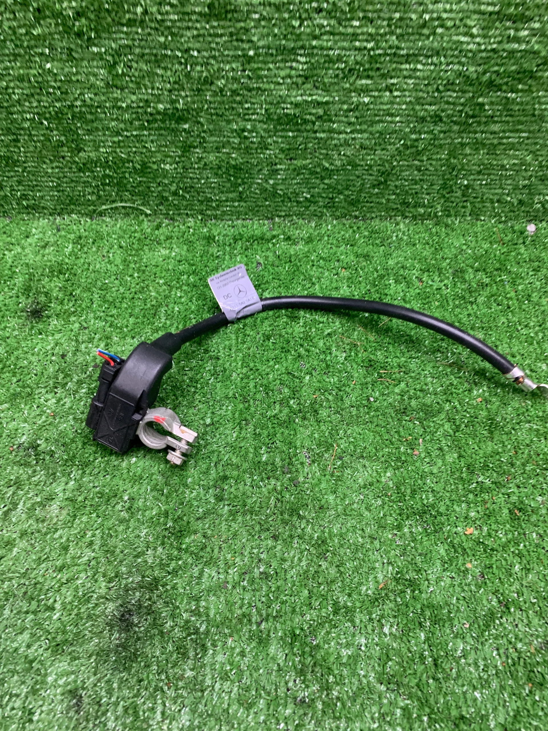 MERCEDES W 211 KLEMA MINUSOWA A2115420418