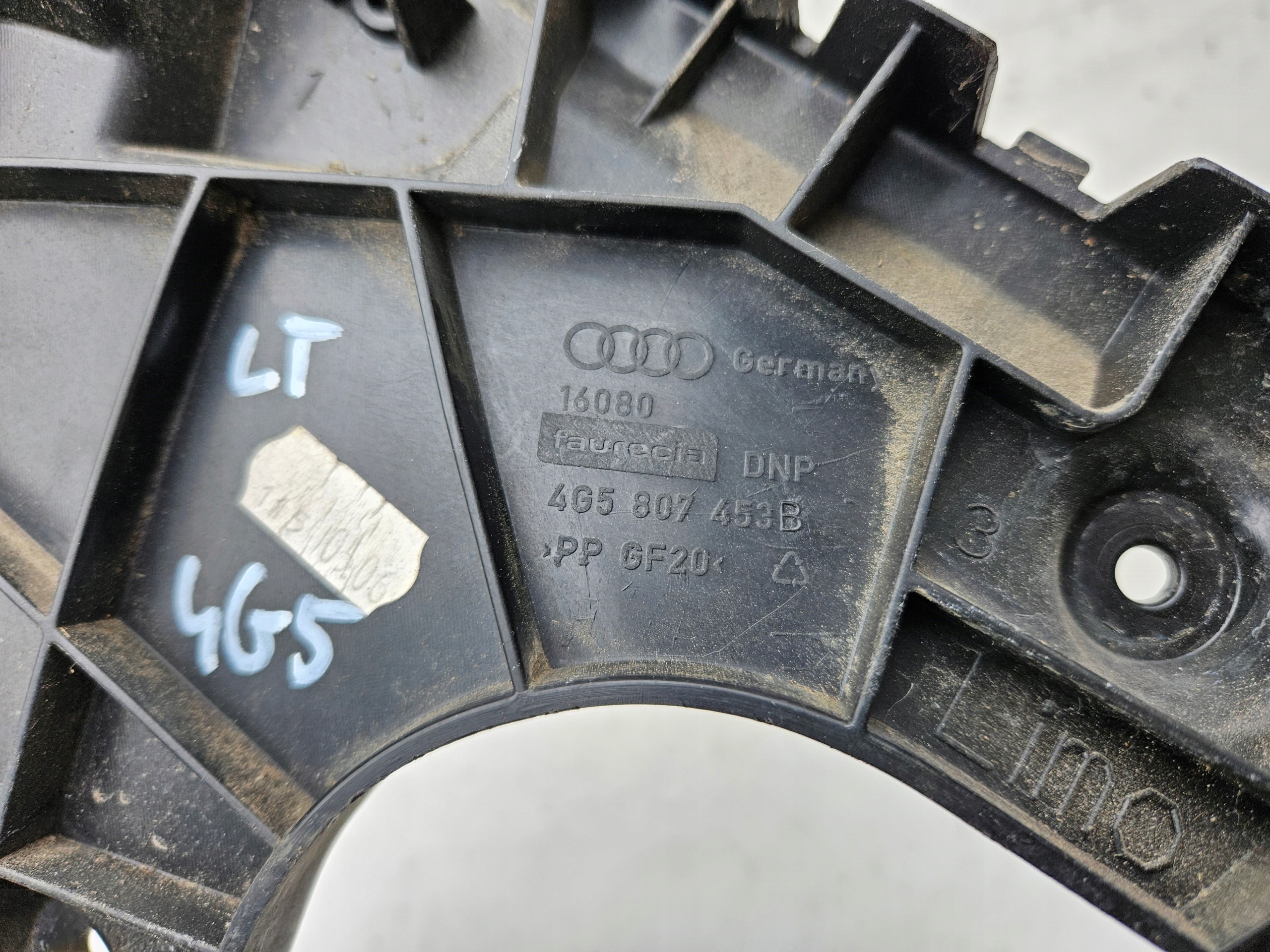 bumper bracket left rear part rear AUDI A6 C7 sedan