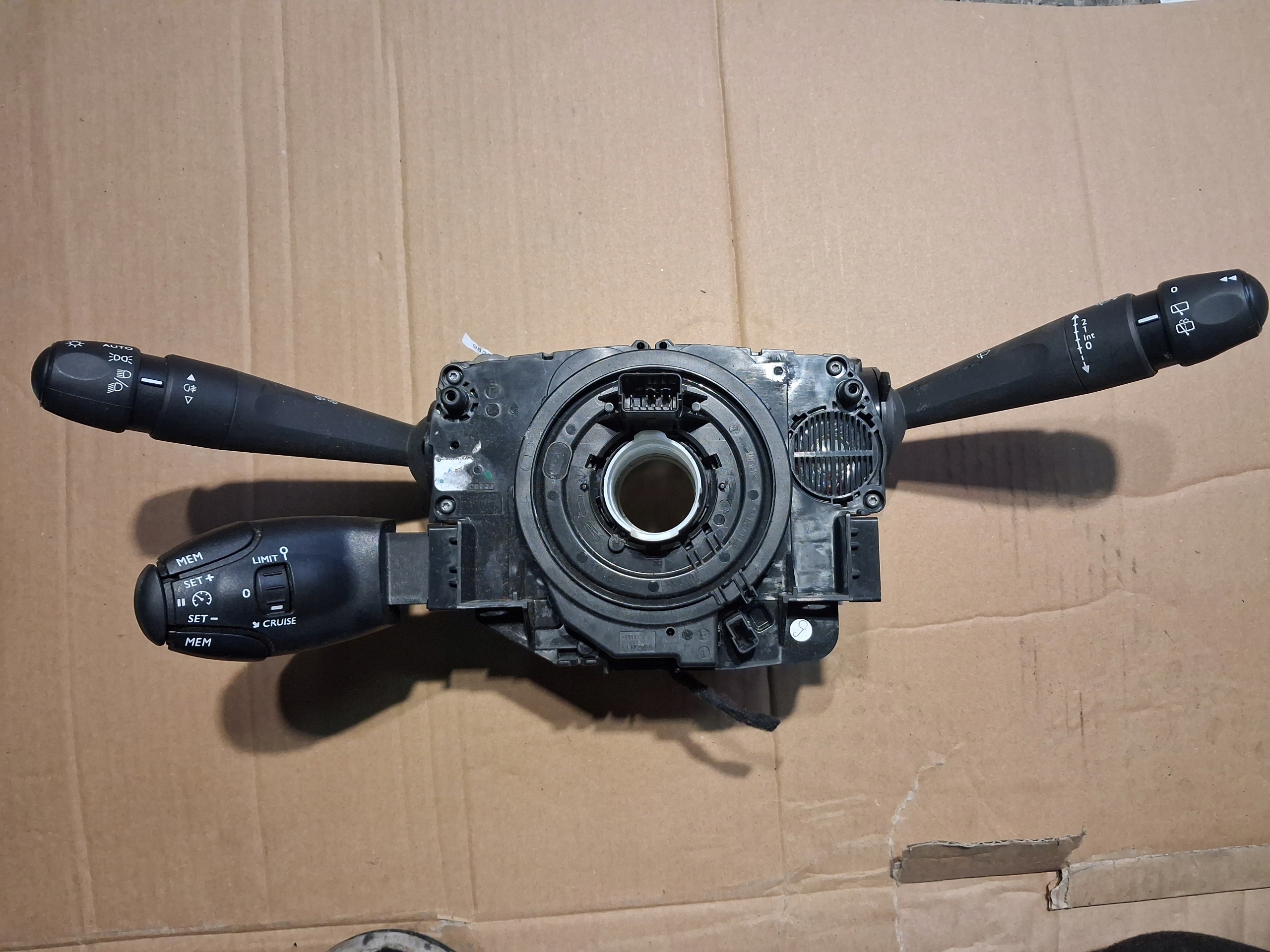 steering wheel levers and controls control ring PEUGEOT 5008 II 983205832ZD