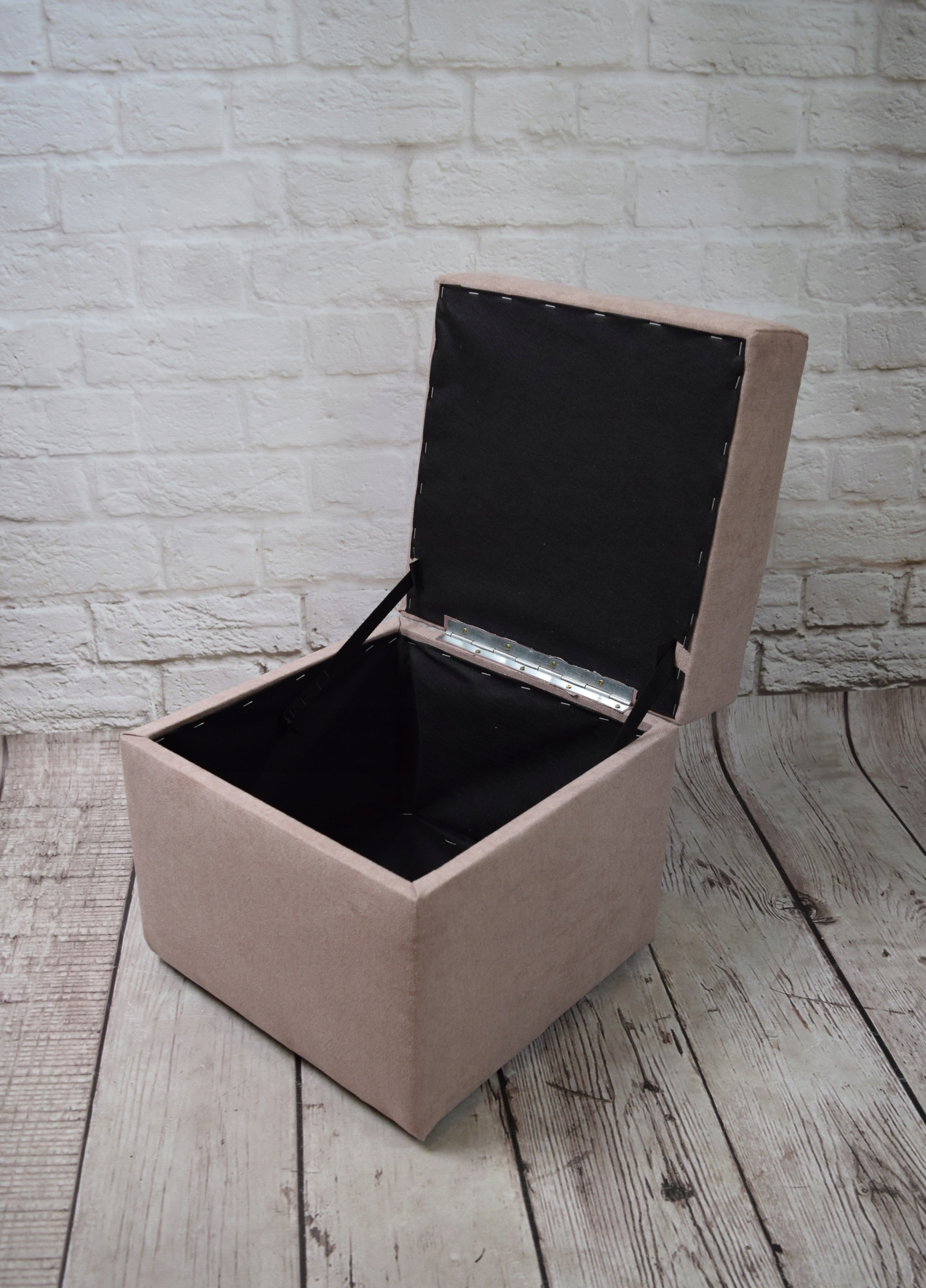 PUFA kwadratowa 40x40 RICO jodełka welur kolory Typ tapicerowana