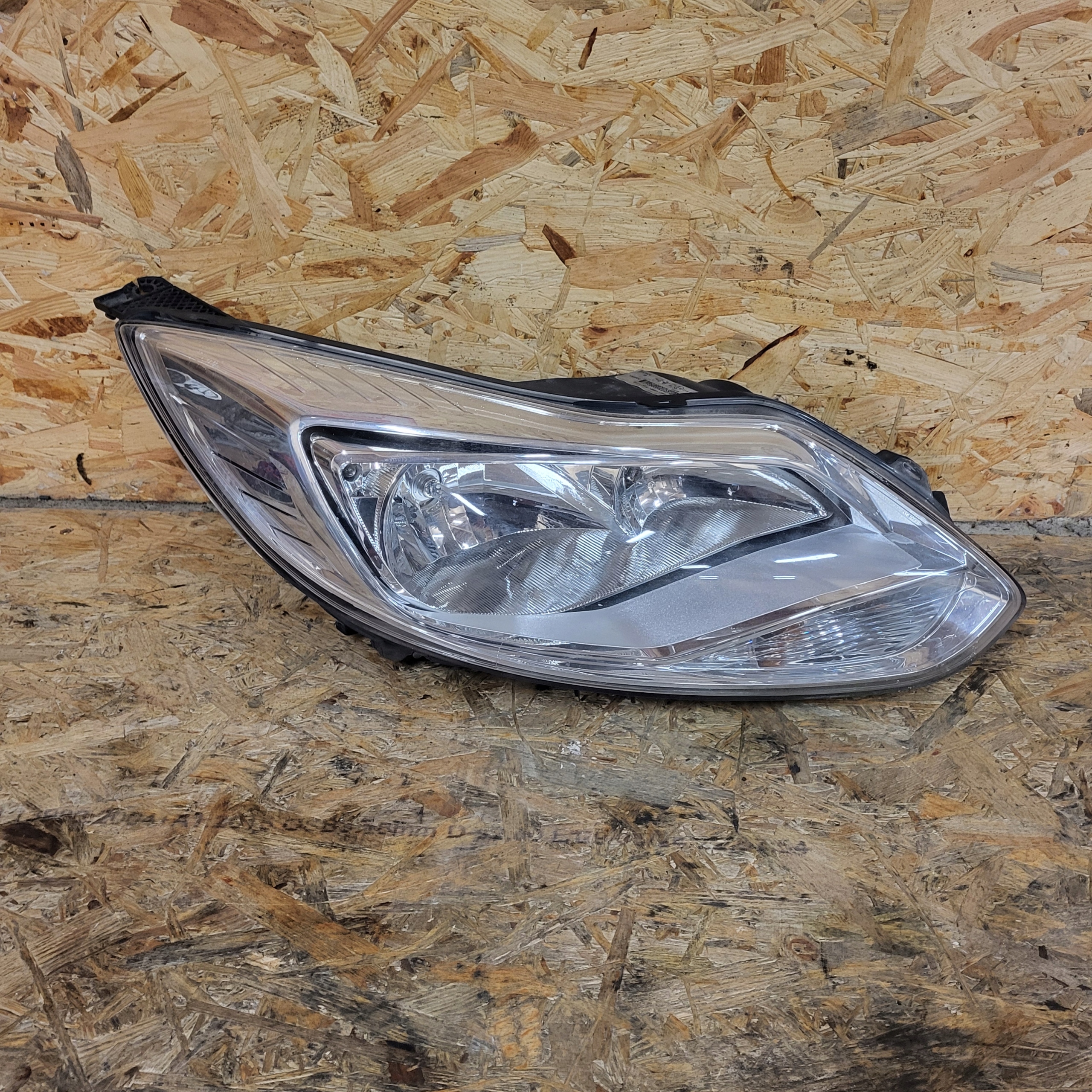FORD FOCUS MK3 11-15R KOMBI HB light right right front