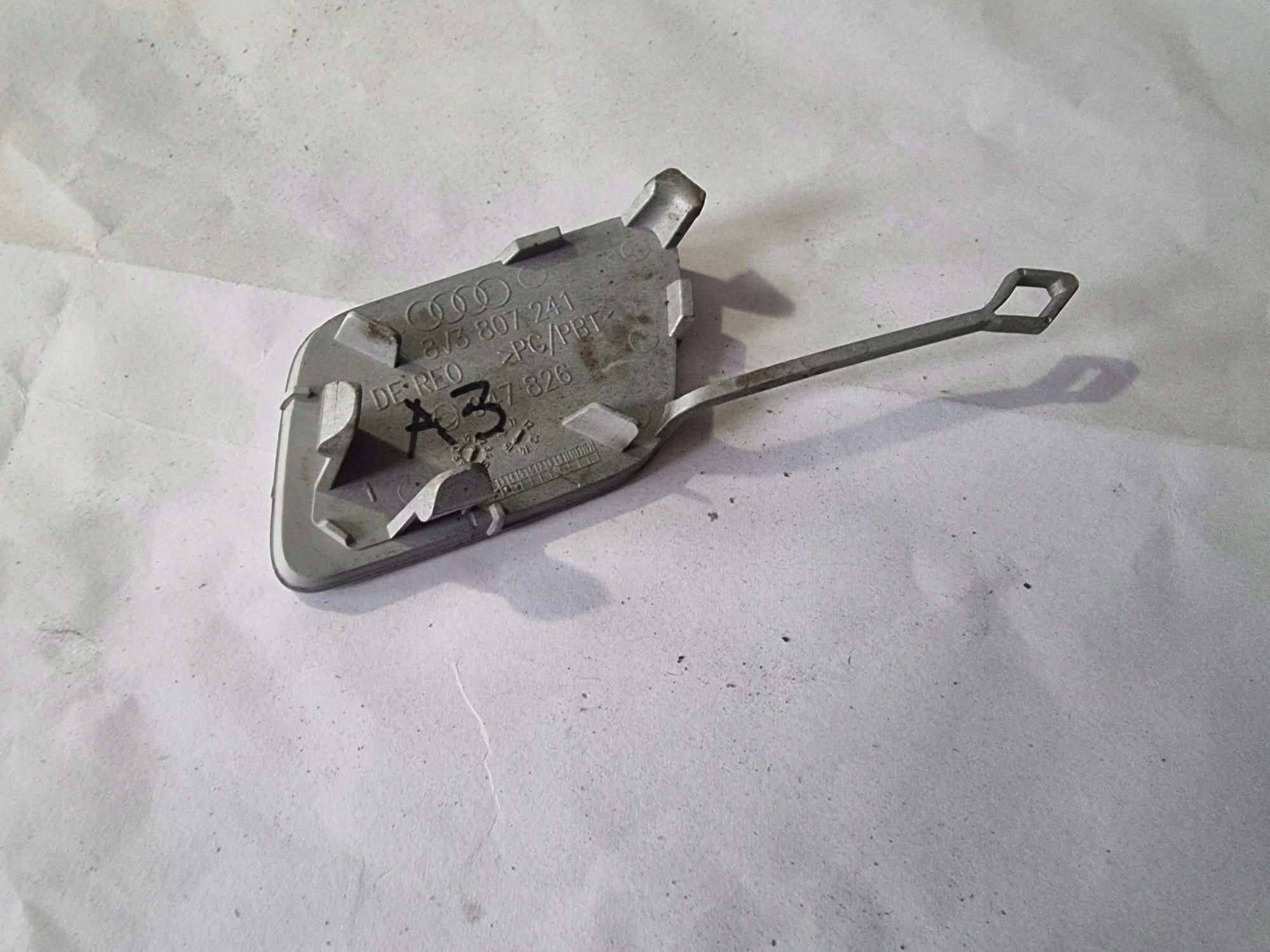 AUDI A3 8V -> Abschleppöse der Stoßstange vorne