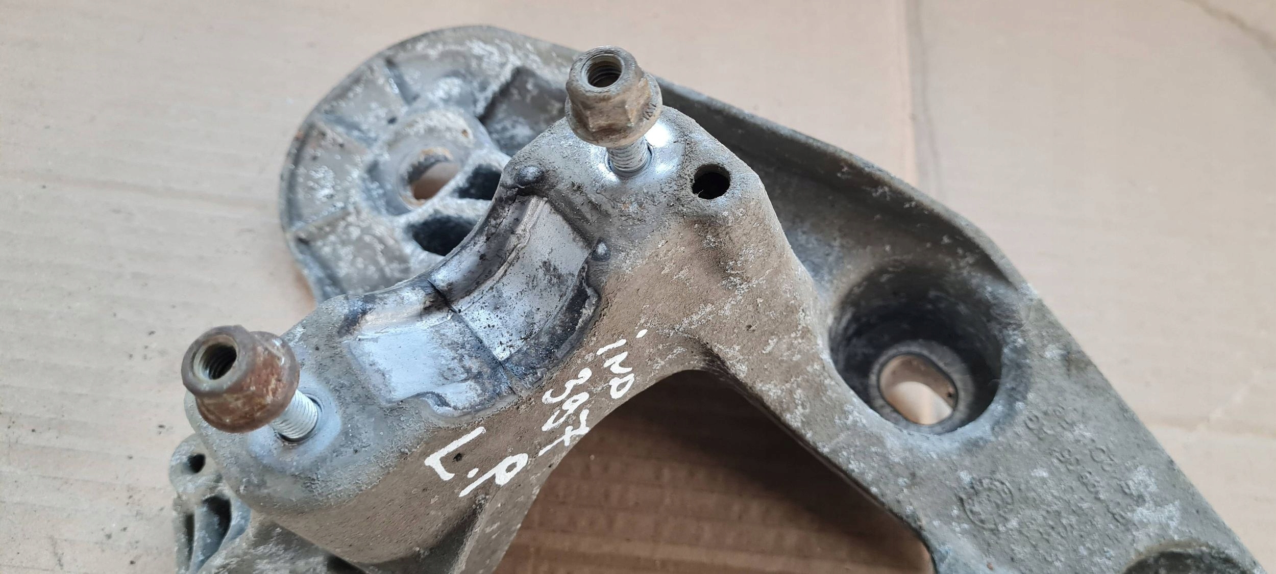 A6 C6 LIFT bracket holder holder of the engine left front 2.0 TDI 4F0199351AG
