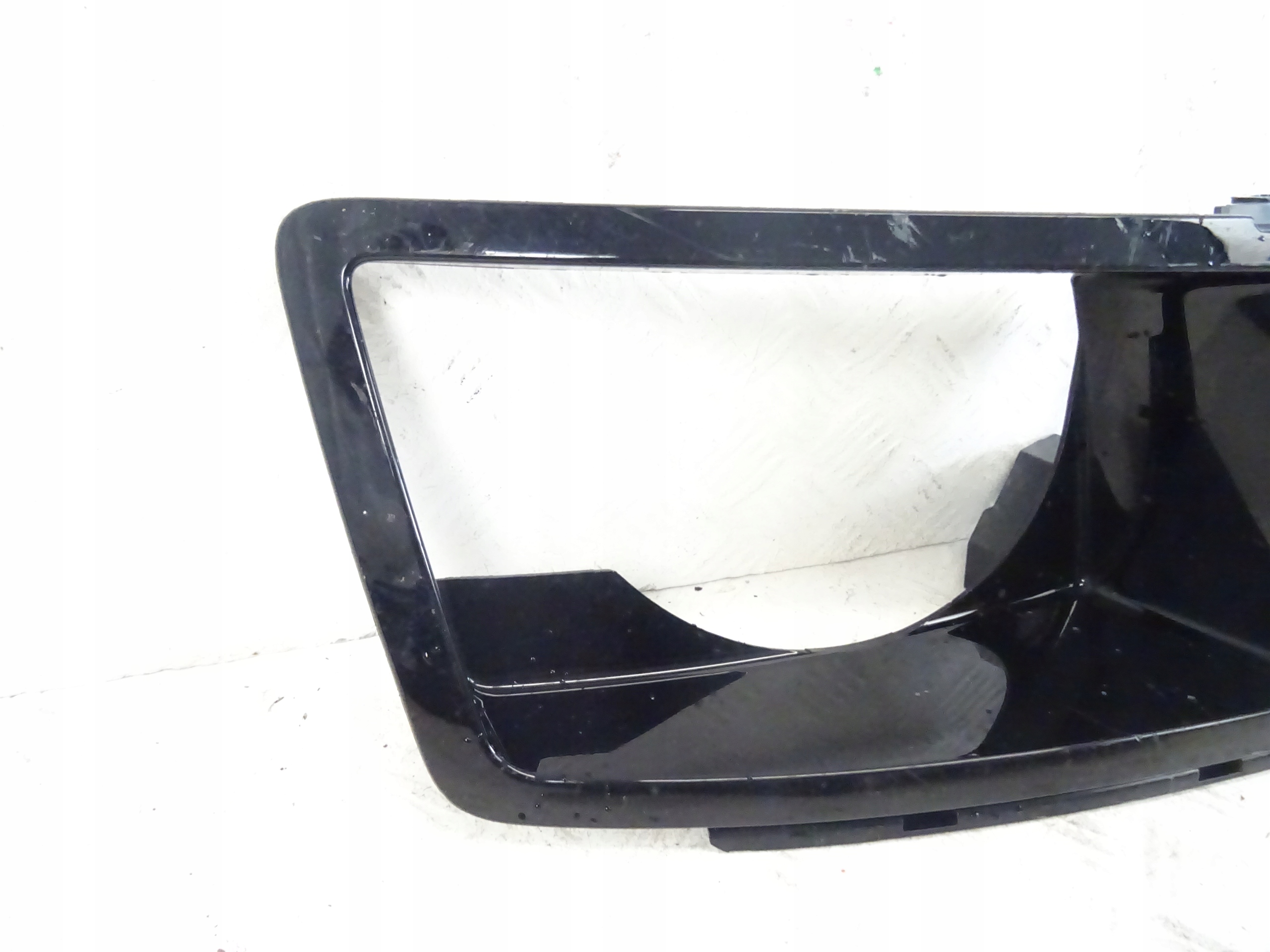 grid of a bumper front front right LAND ROVER DEFENDER II L8B2-13C024