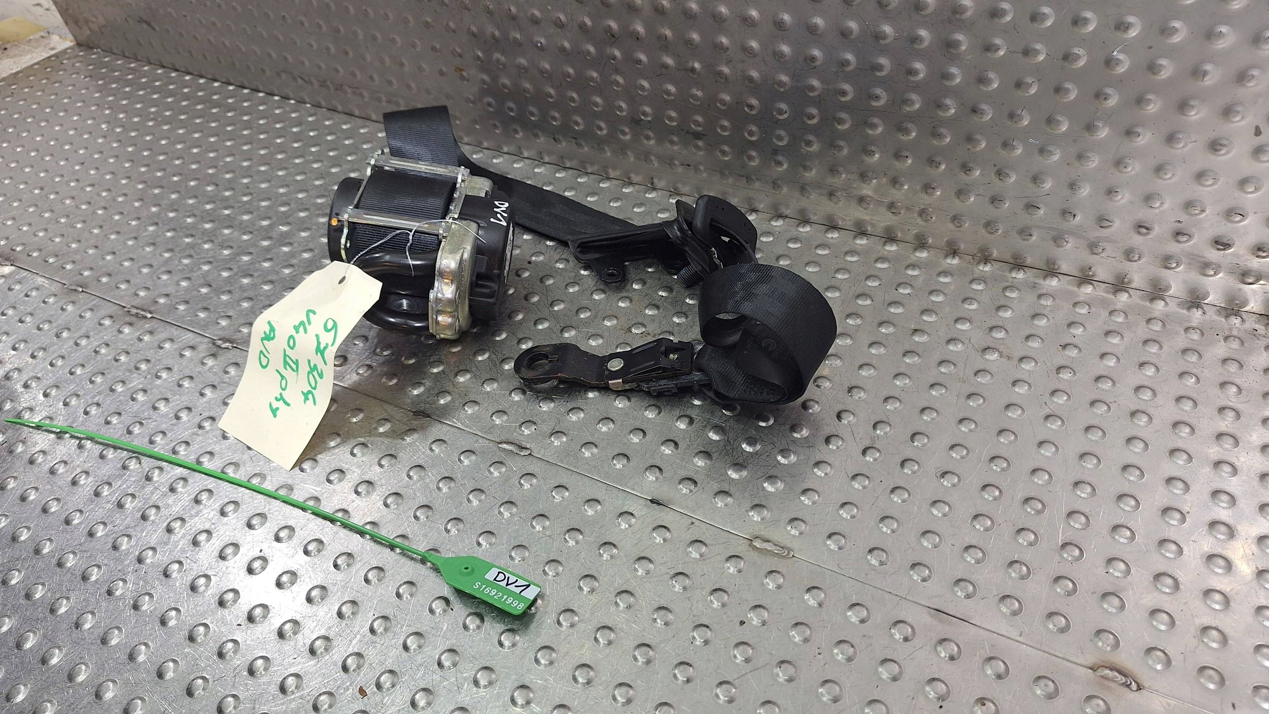 tension belt safety right front 31484536 VOLVO V40 II
