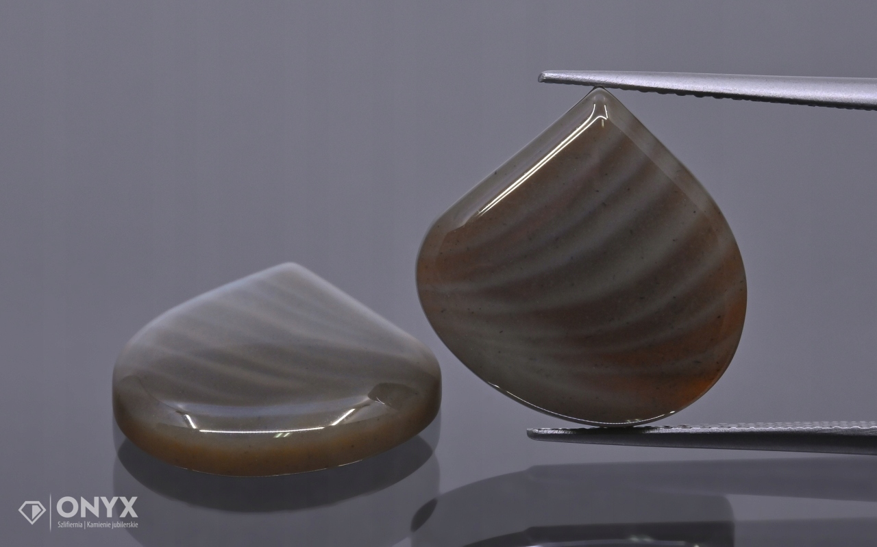 Křemík pruhovaný nízký kabošon Pár nepravidelný 15,5x15,5 mm