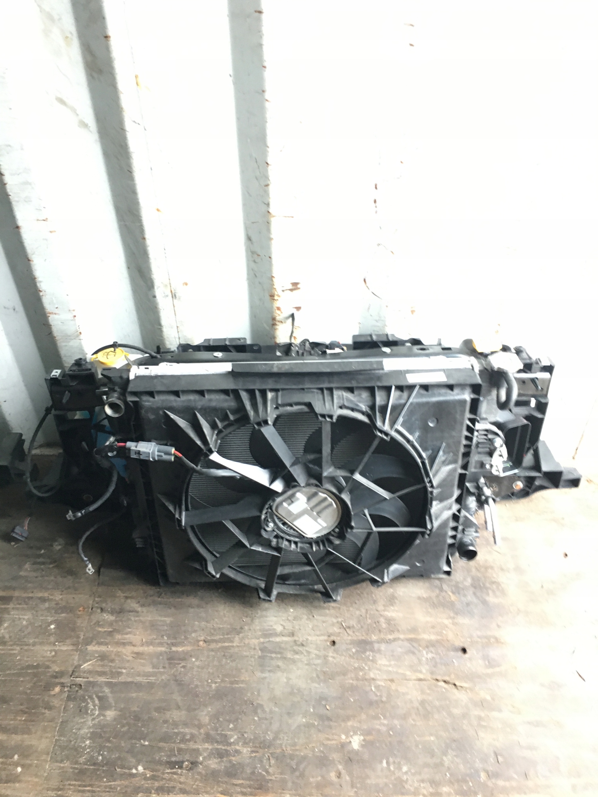 DODGE RAM V 19< PAS PRZEDNI CHŁODNICE WENTYLATOR KOMPLETNY Producent części Mopar