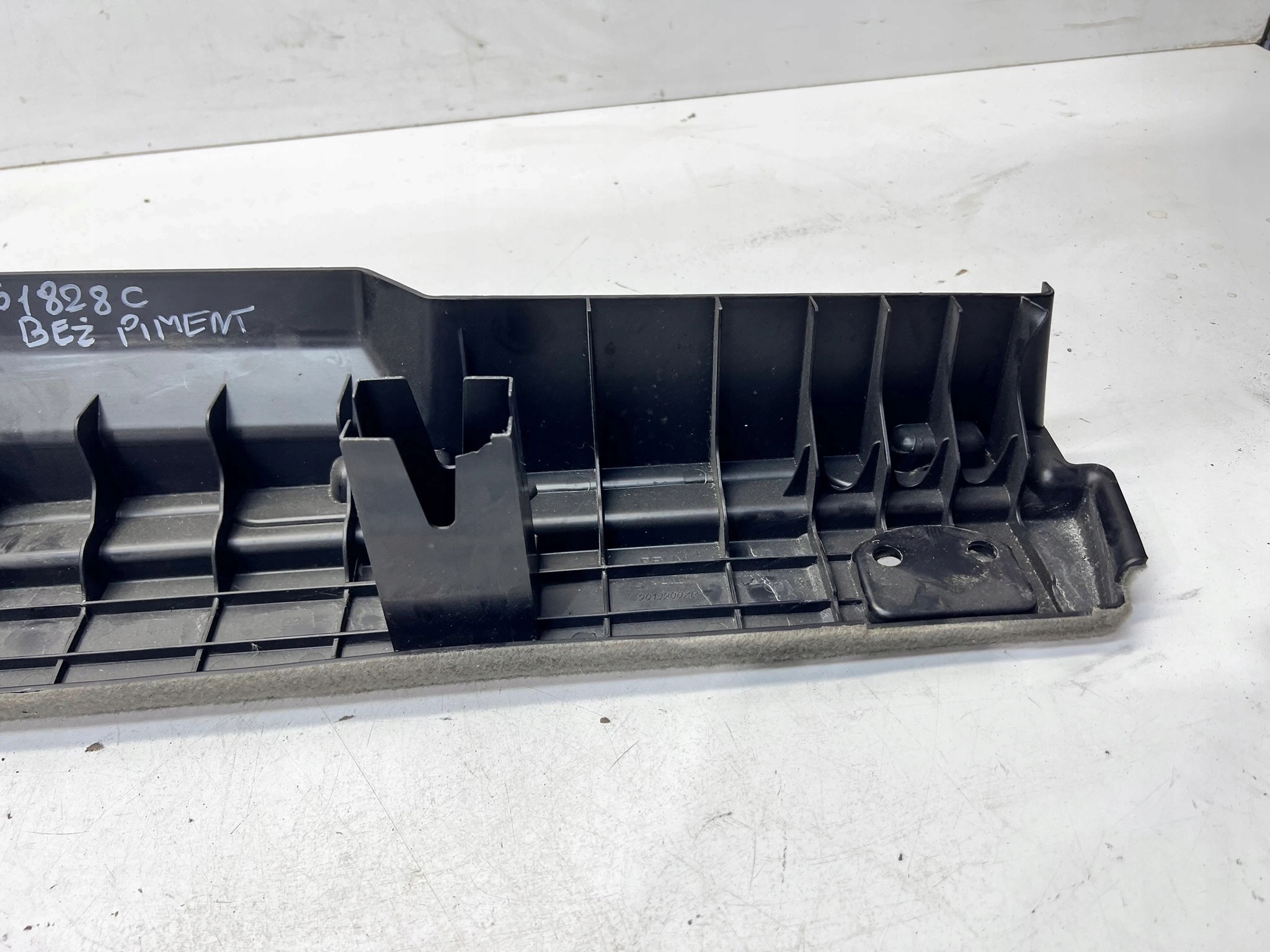 moulding cover boot right AUDI Q5 8R 8R0861828C AL1 without