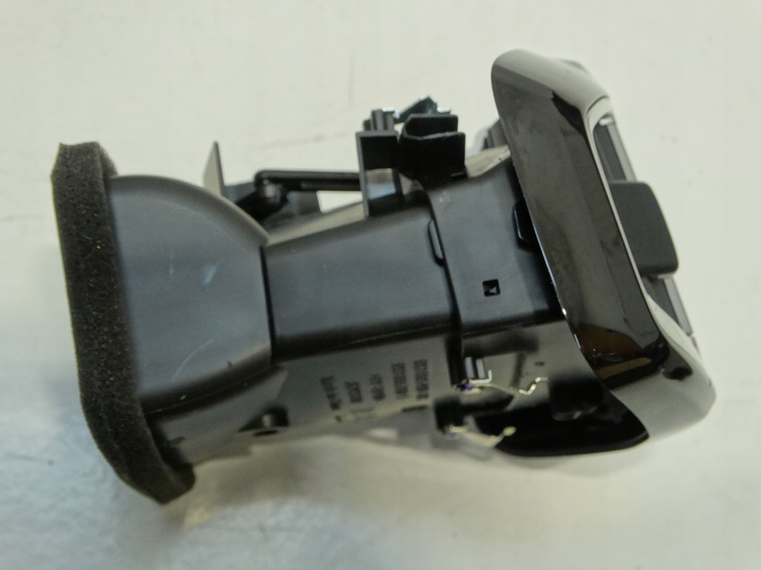 grid air conditioning devices right front CITROEN C4 III 9831805480 2020R.