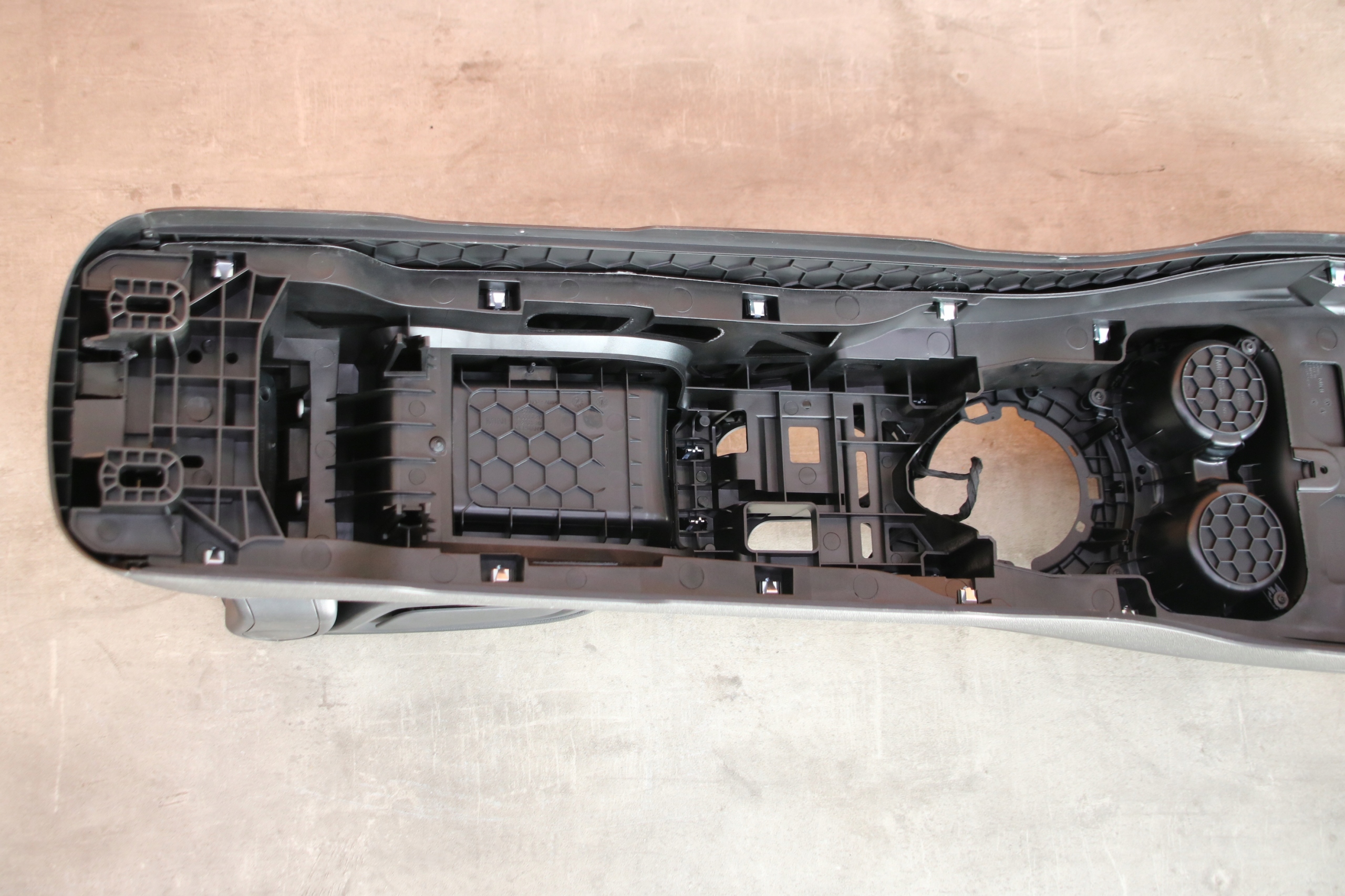 MINI F60 COUNTRYMAN TUNEL central console armrest