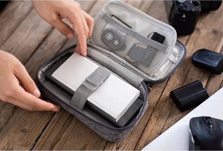 ORGANIZER PODRÓŻNY TORBA ETUI NA KABLE ŁADOWARKI Model Organizer na kable